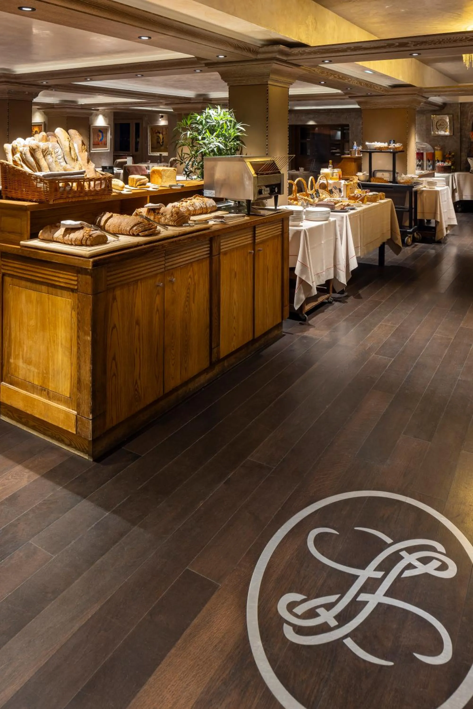 Restaurant/places to eat in Le Lana