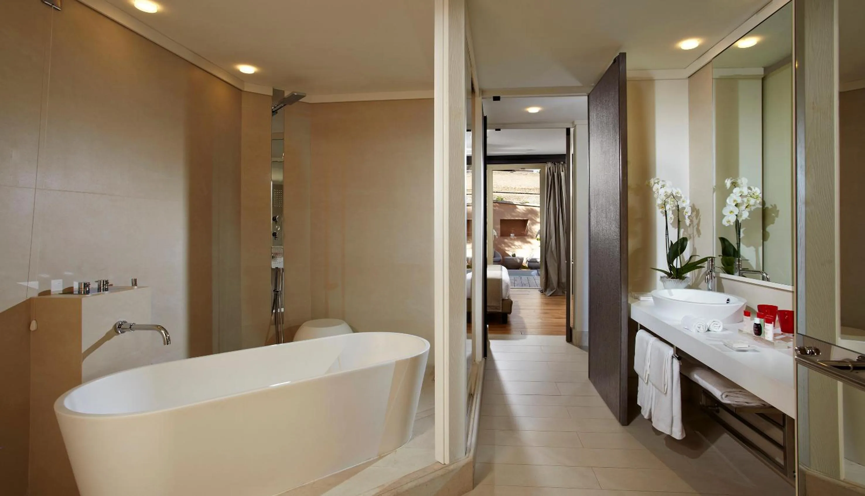 Bathroom, Bed in Villa Agrippina Gran Meliá – The Leading Hotels of the World