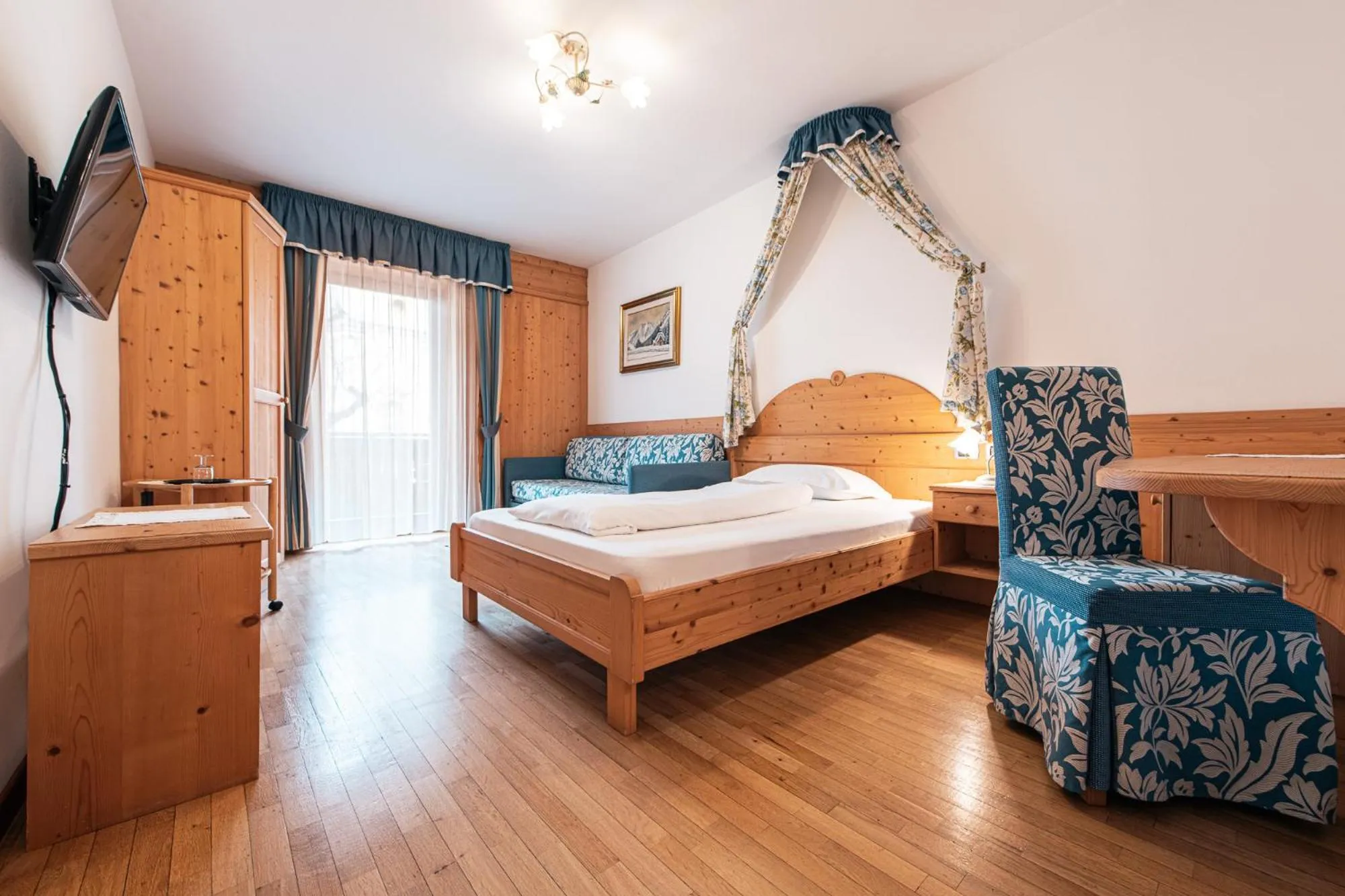 Bedroom, Bed in Hotel Goldene Rose