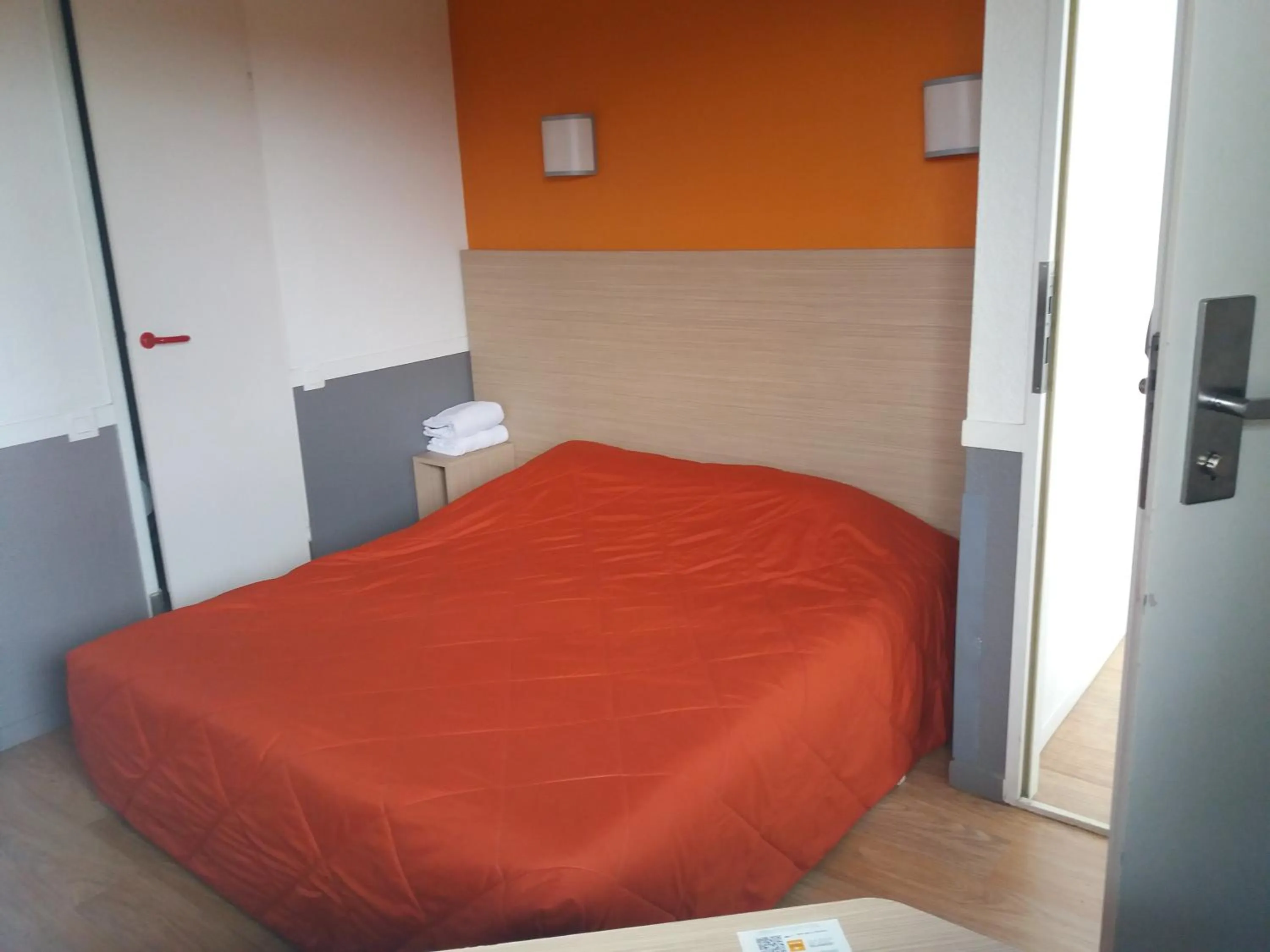 Photo of the whole room, Bed in HECO Colmar Nord - ex Première Classe