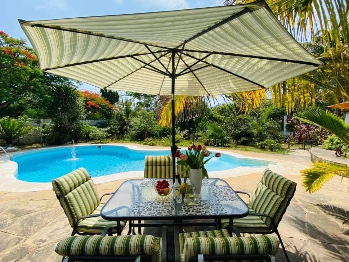 Patio in Tradewinds Lodge