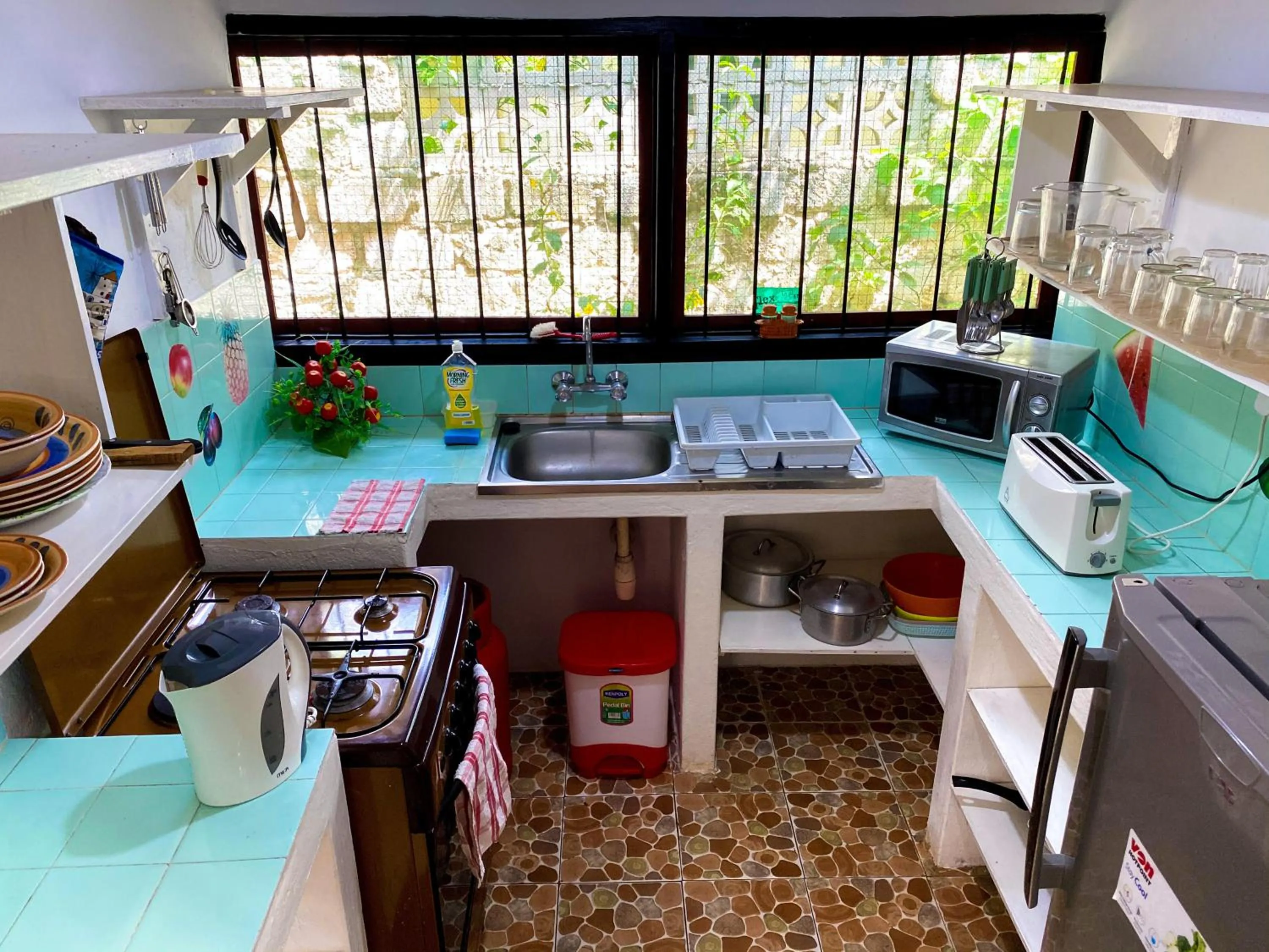 Kitchen or kitchenette in Tradewinds Lodge