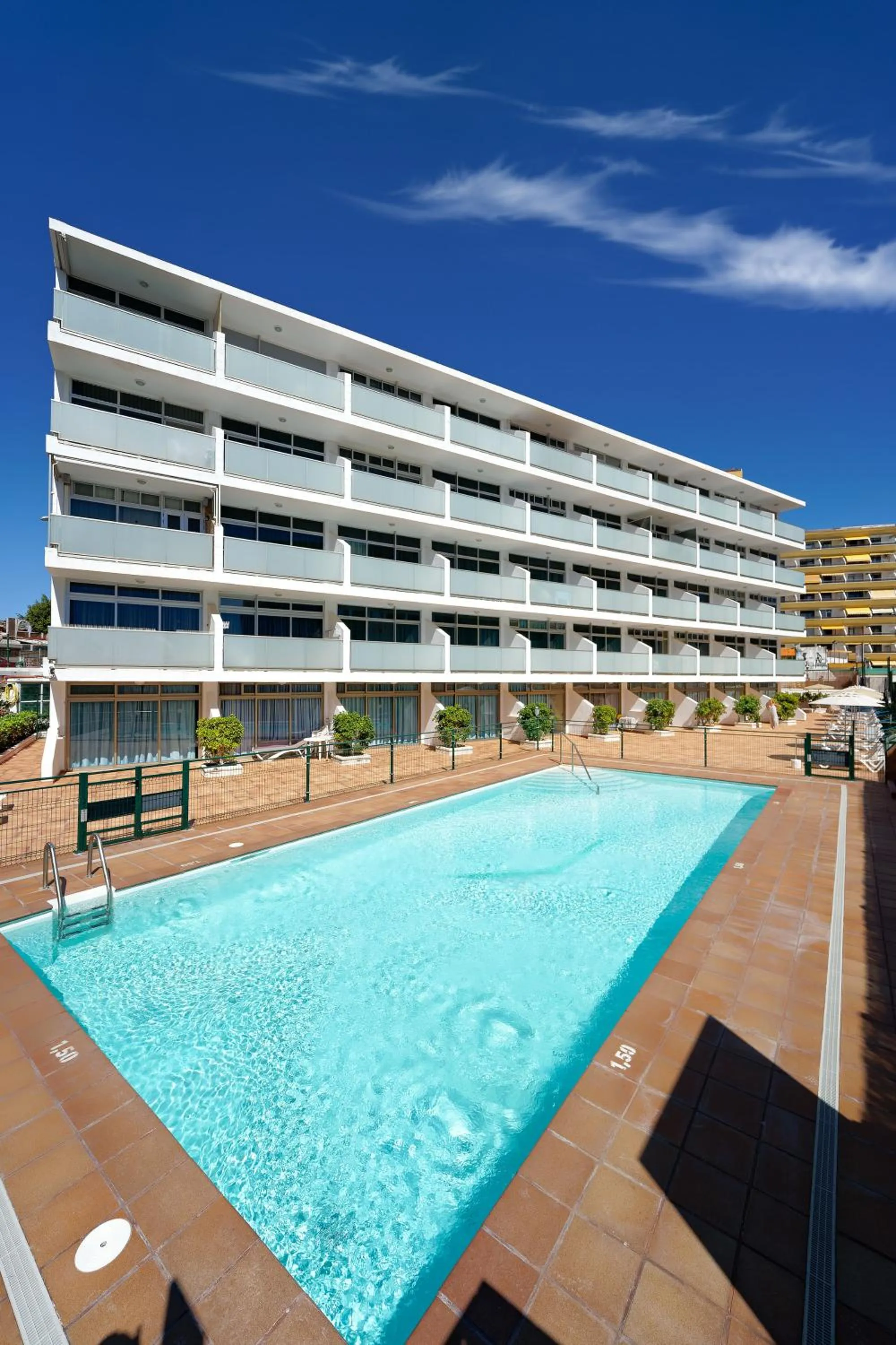 Property building in Apartamentos Strelitzias