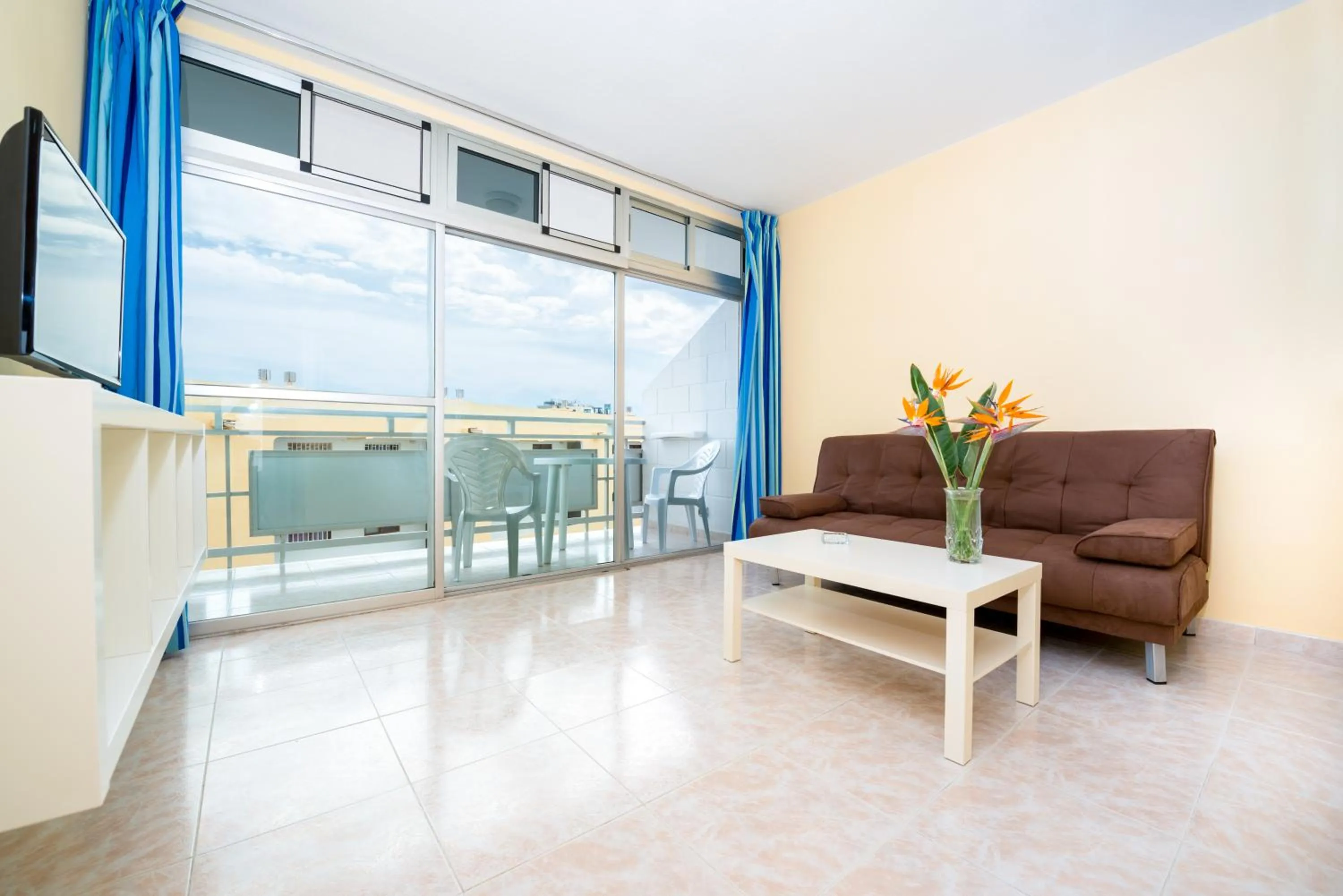 Living room in Apartamentos Strelitzias