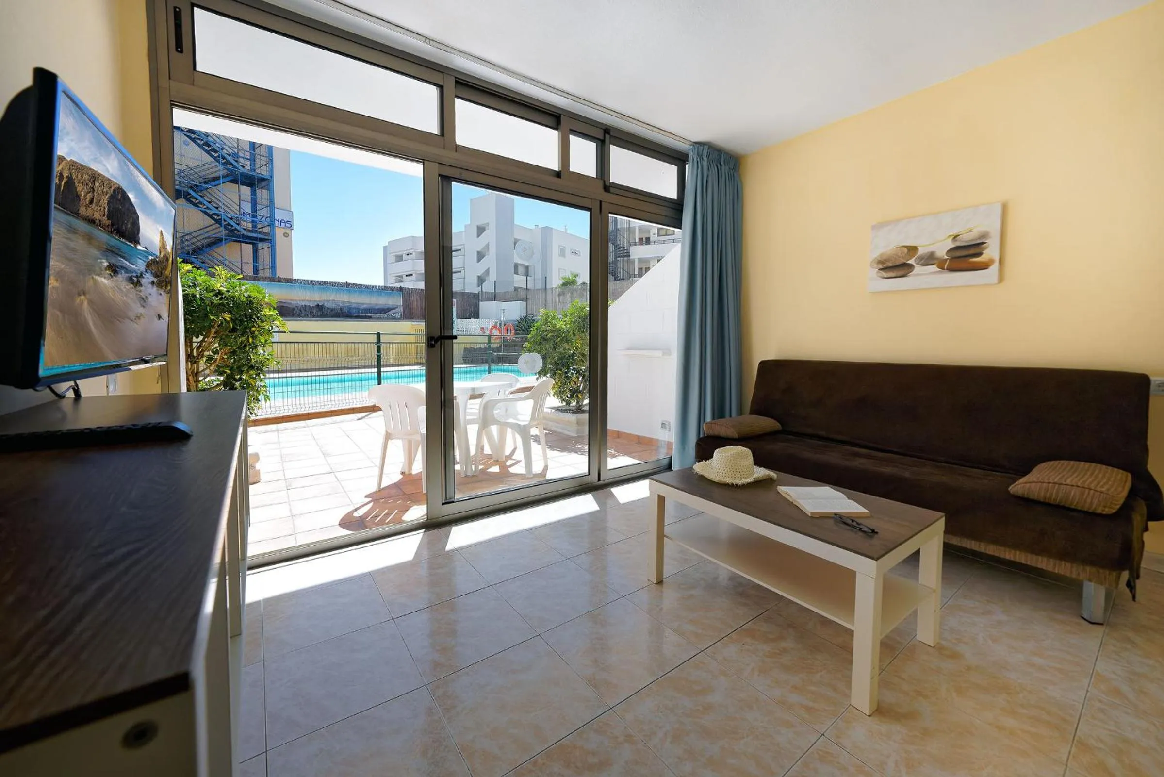 Living room in Apartamentos Strelitzias