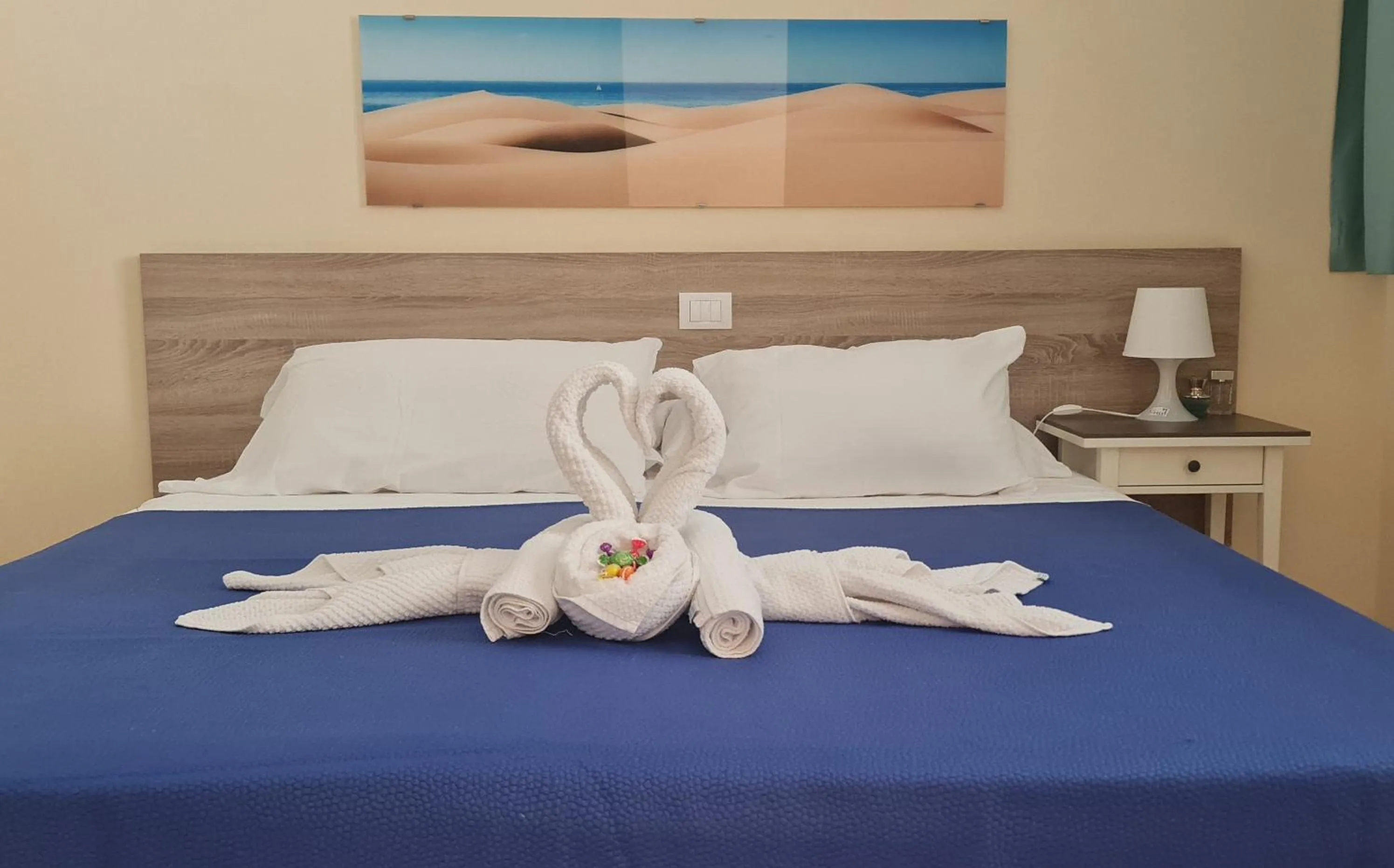 Bed in Apartamentos Strelitzias