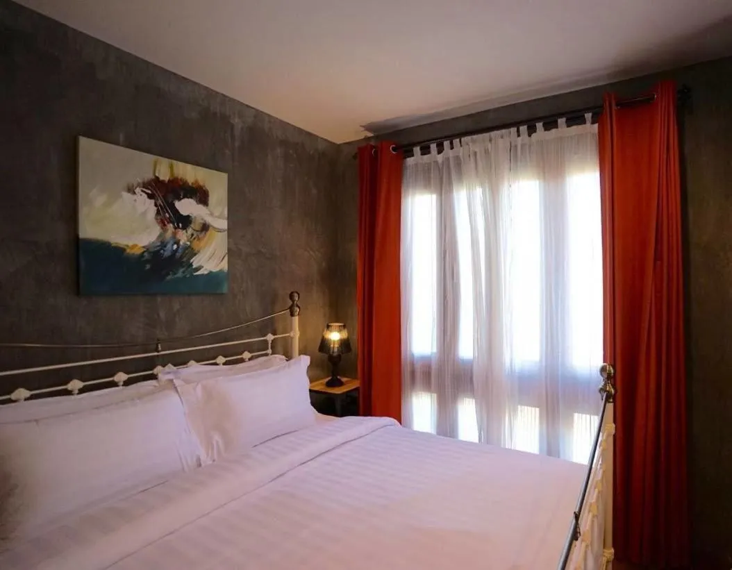 Bed in House Of Passion Amphawa