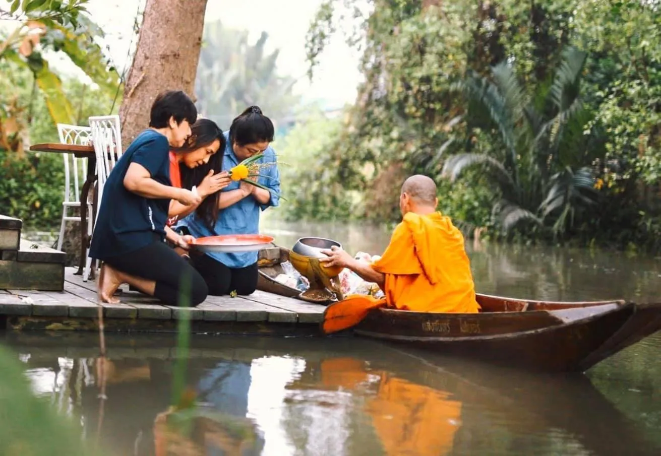 Activities in House Of Passion Amphawa