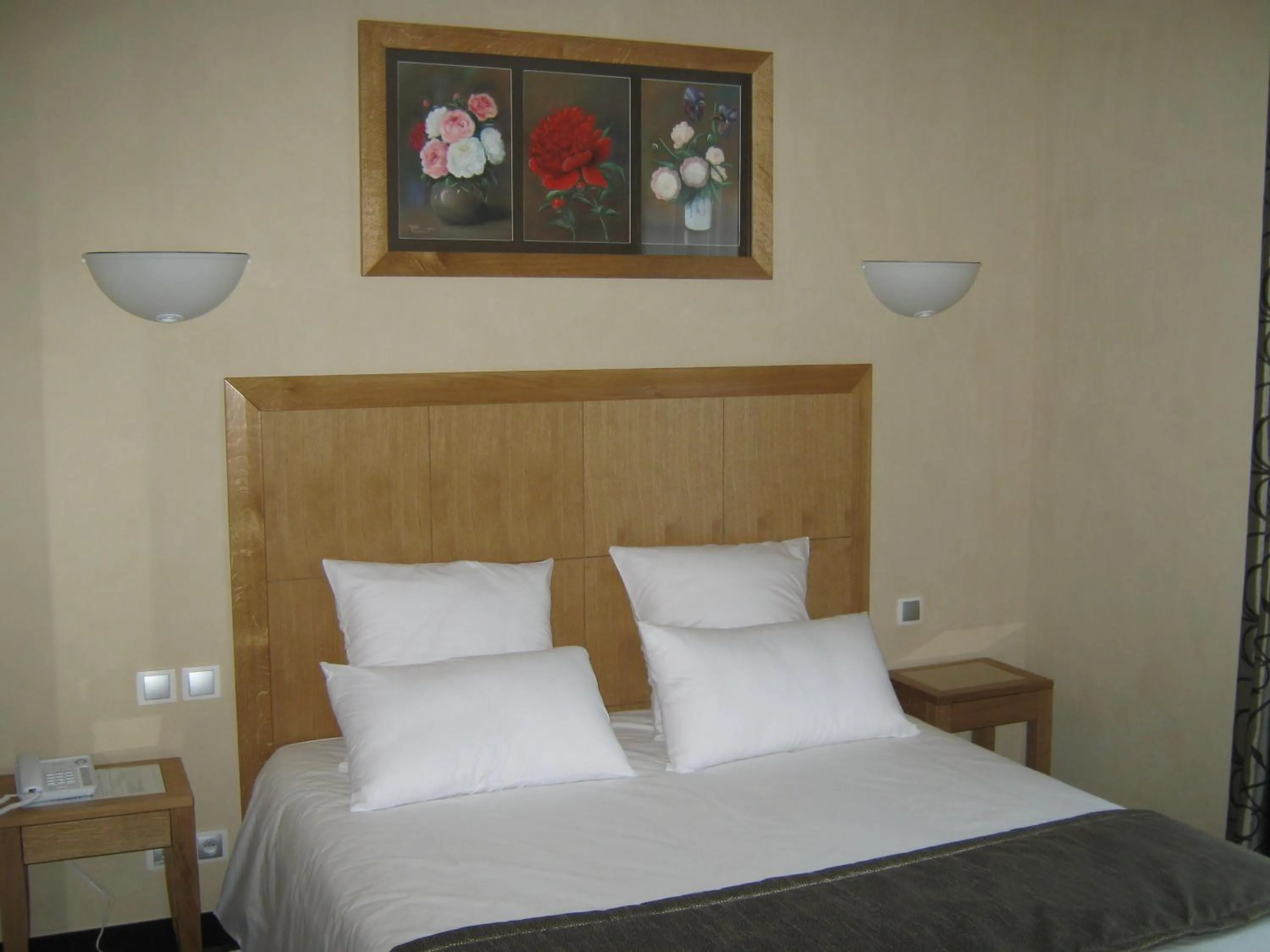 Photo of the whole room, Bed in Auberge Du Moulin Marin