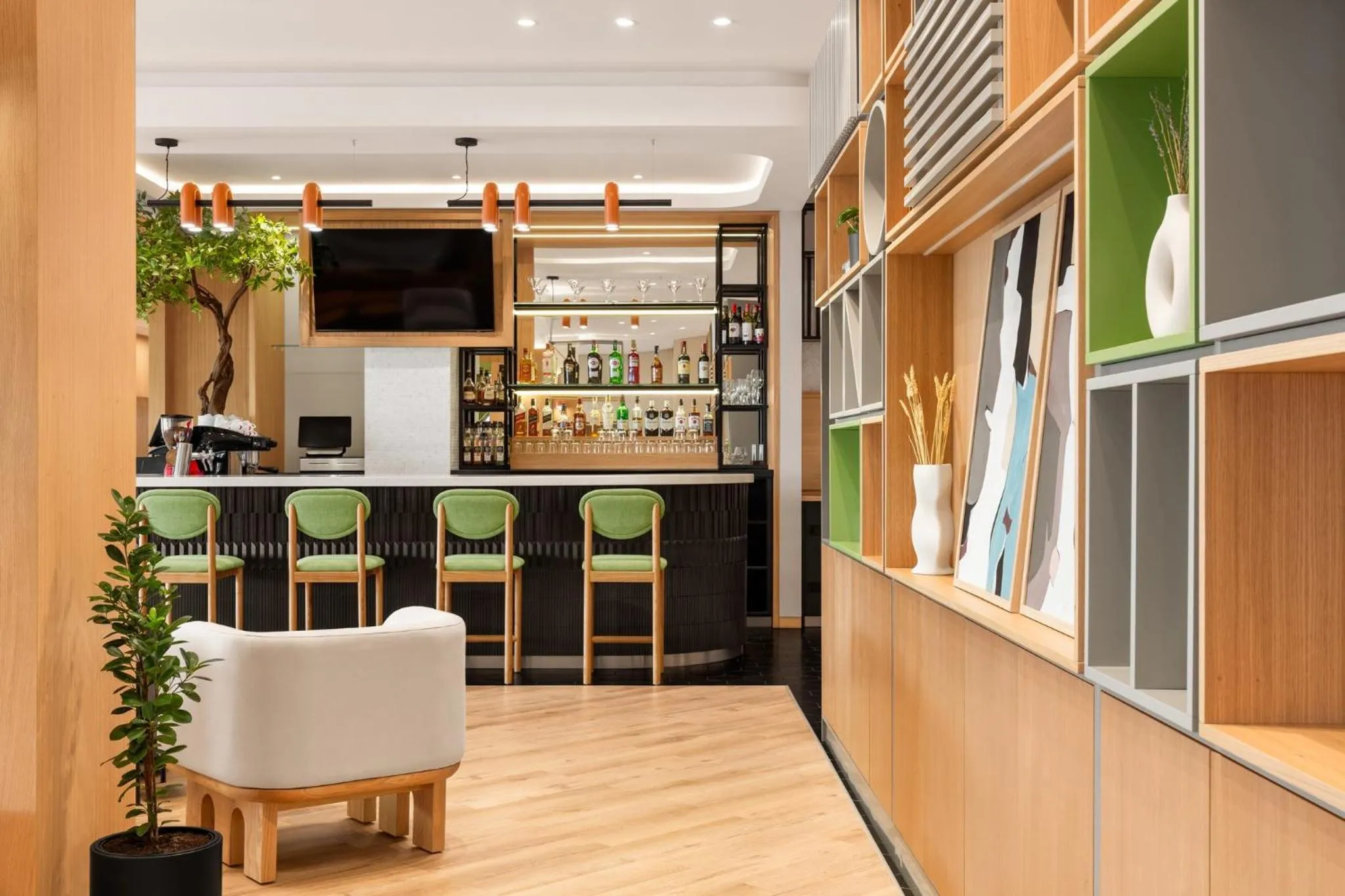 Lounge or bar in Holiday Inn Almaty by IHG