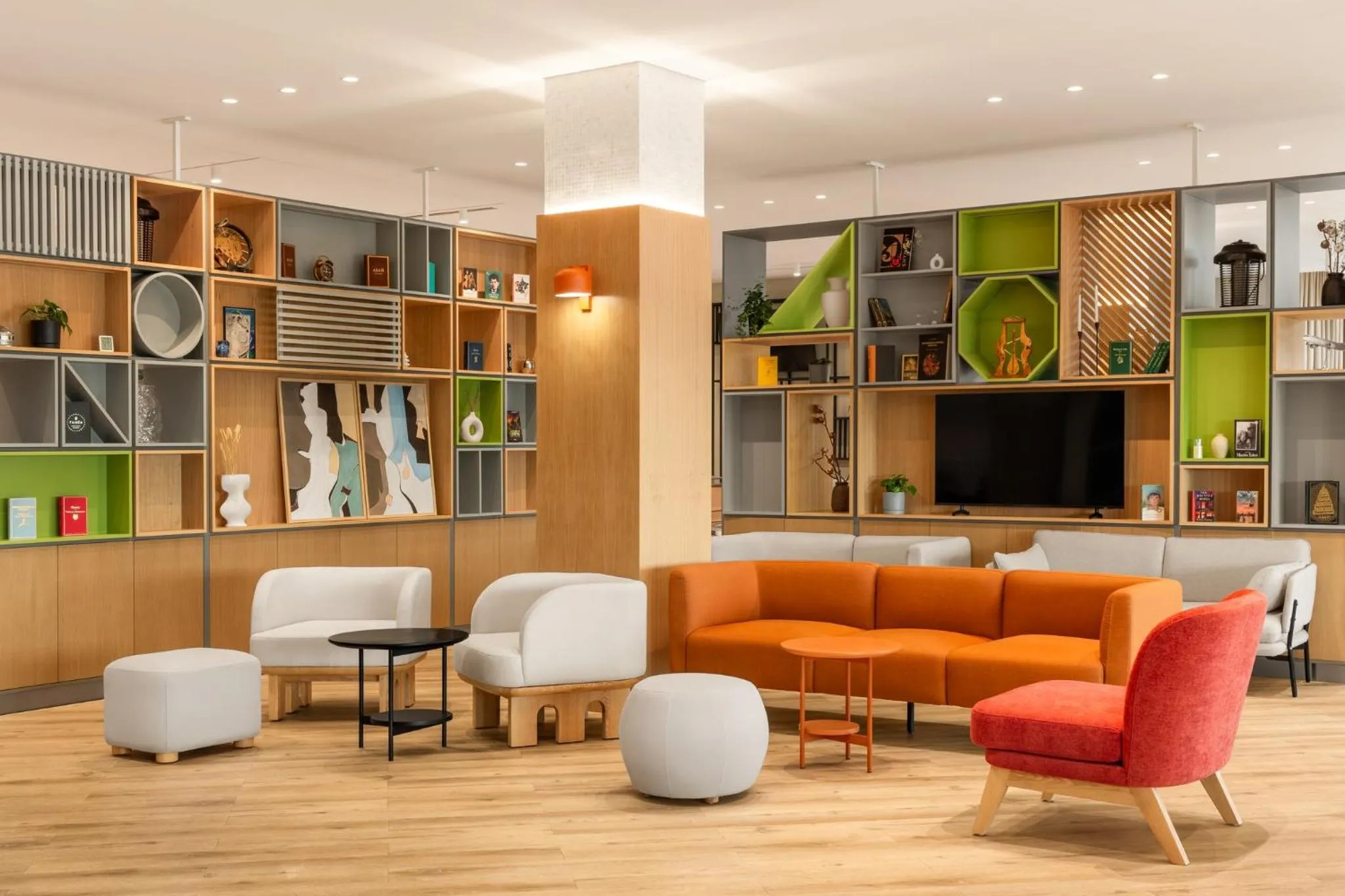 Restaurant/places to eat in Holiday Inn Almaty by IHG