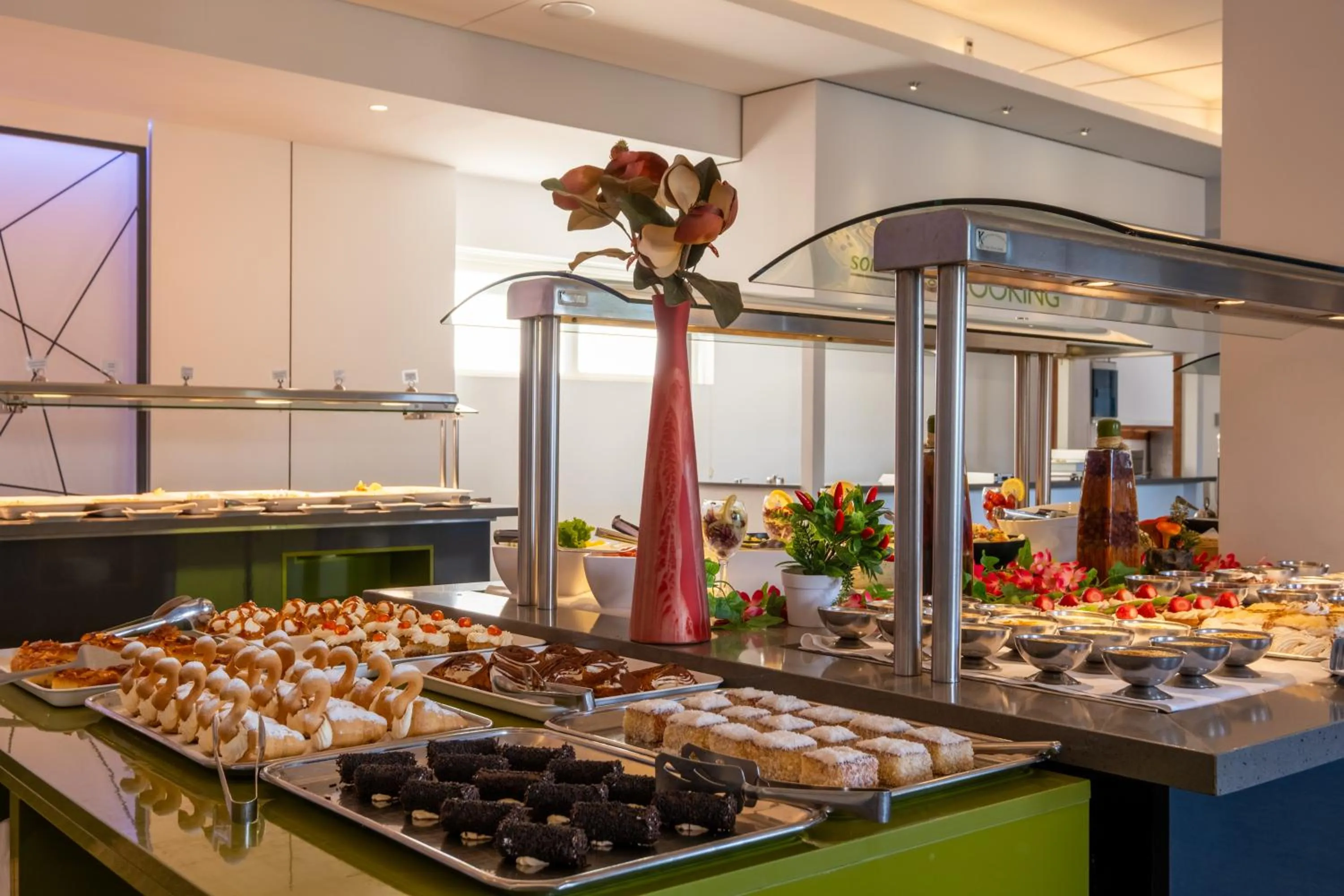 Restaurant/places to eat in Mediterranean Beach Resort