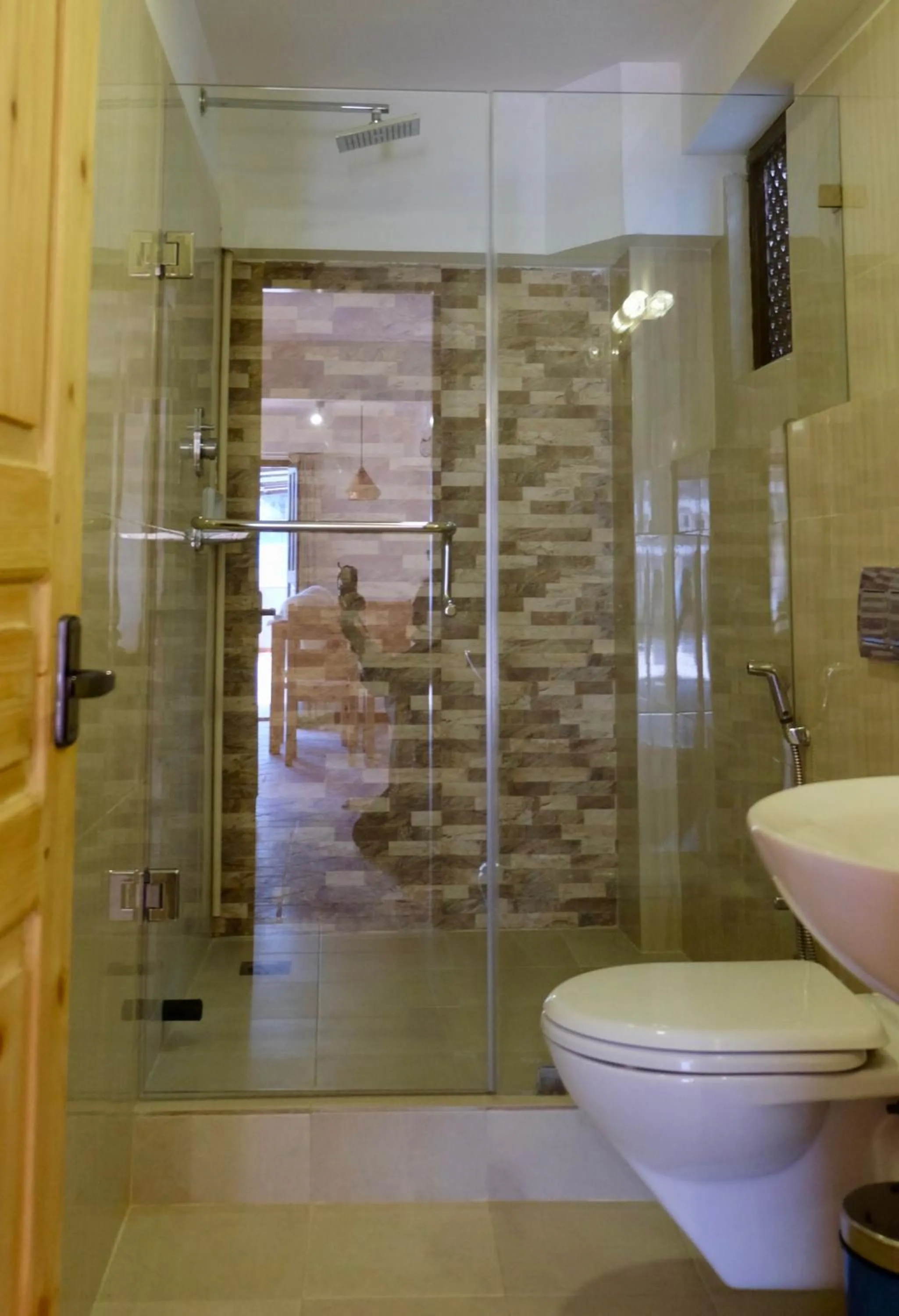 Shower in Hotel Timila