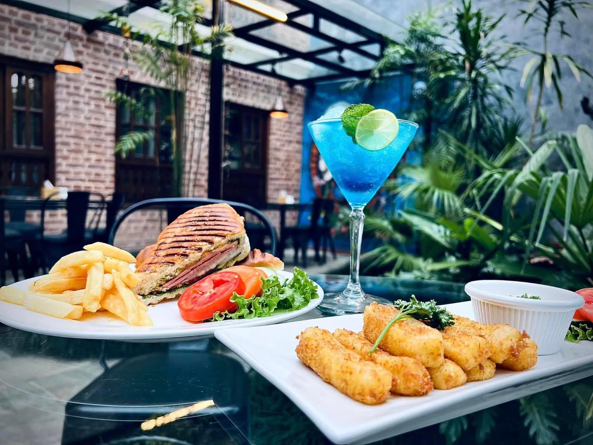 Restaurant/places to eat in Hotel Timila