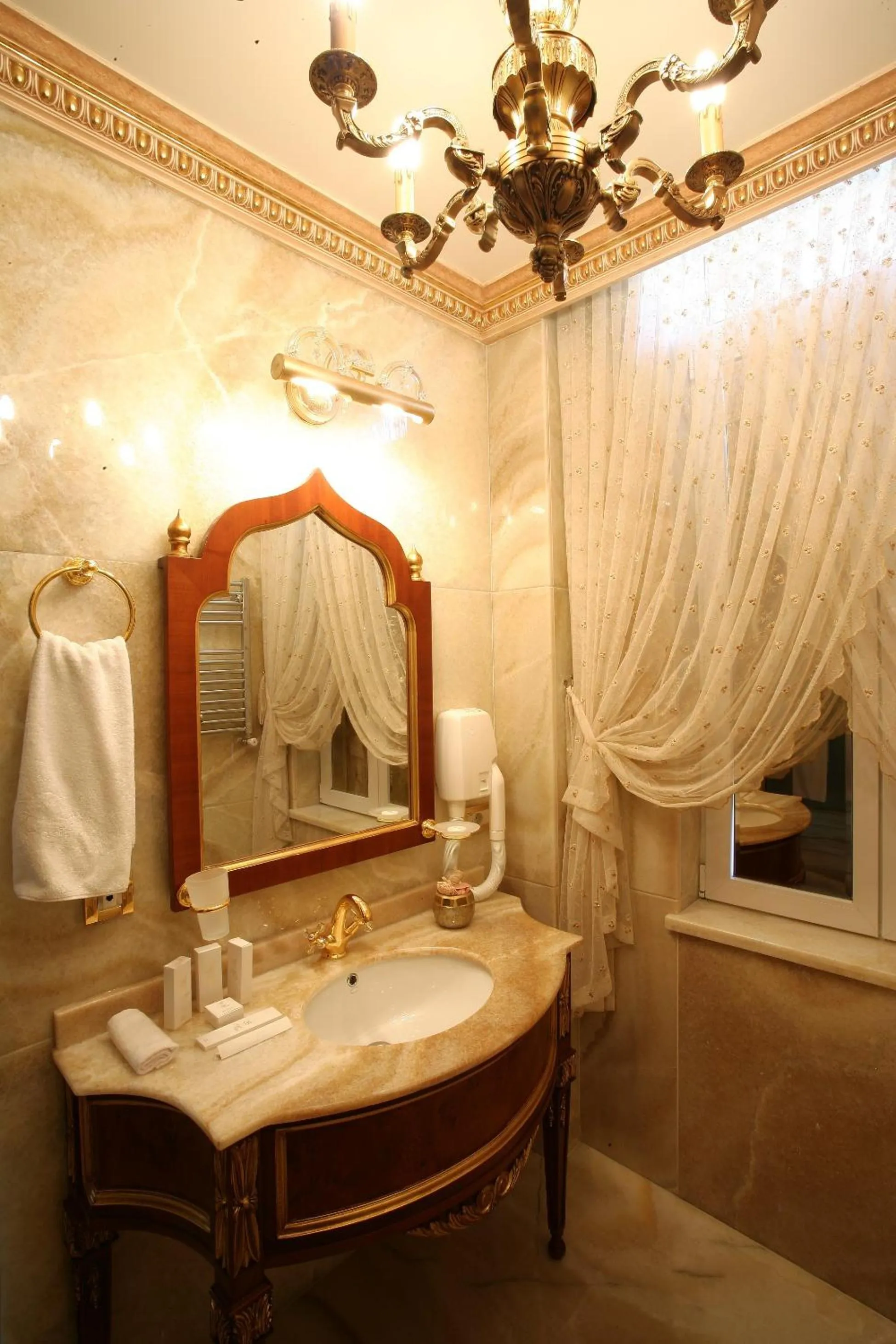 Toilet in Fuat Pasa Oteli - Special Category Bosphorus