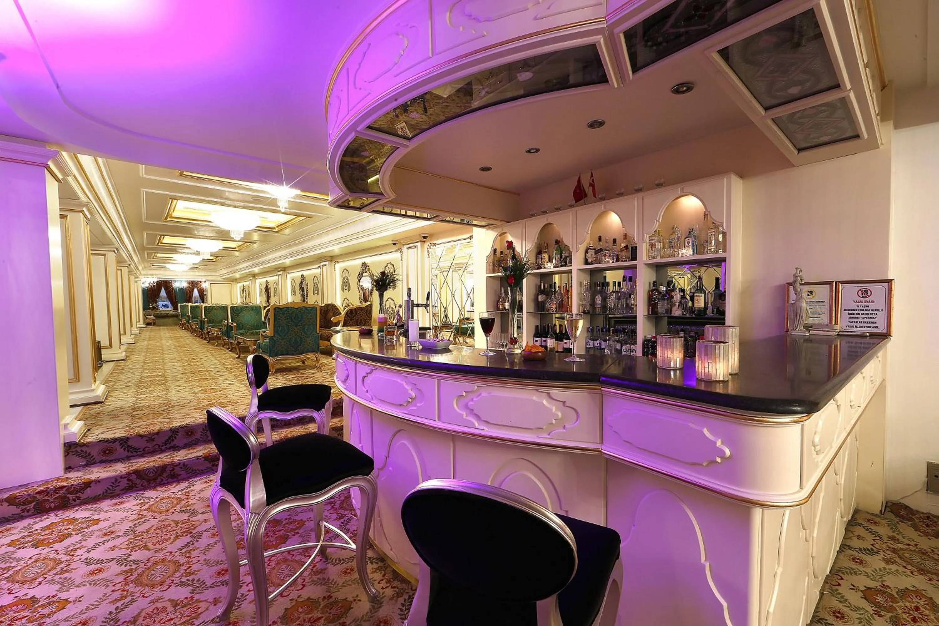 Lounge or bar in Fuat Pasa Oteli - Special Category Bosphorus