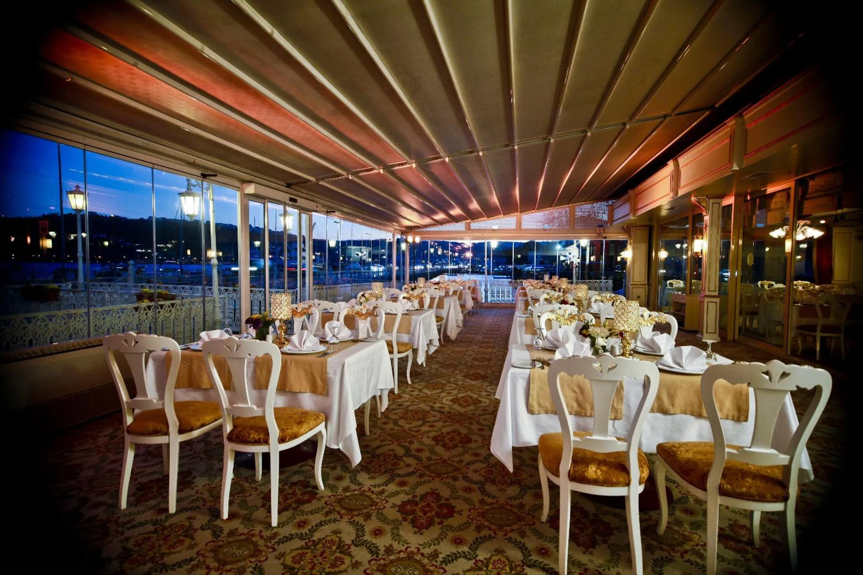 Restaurant/places to eat in Fuat Pasa Oteli - Special Category Bosphorus