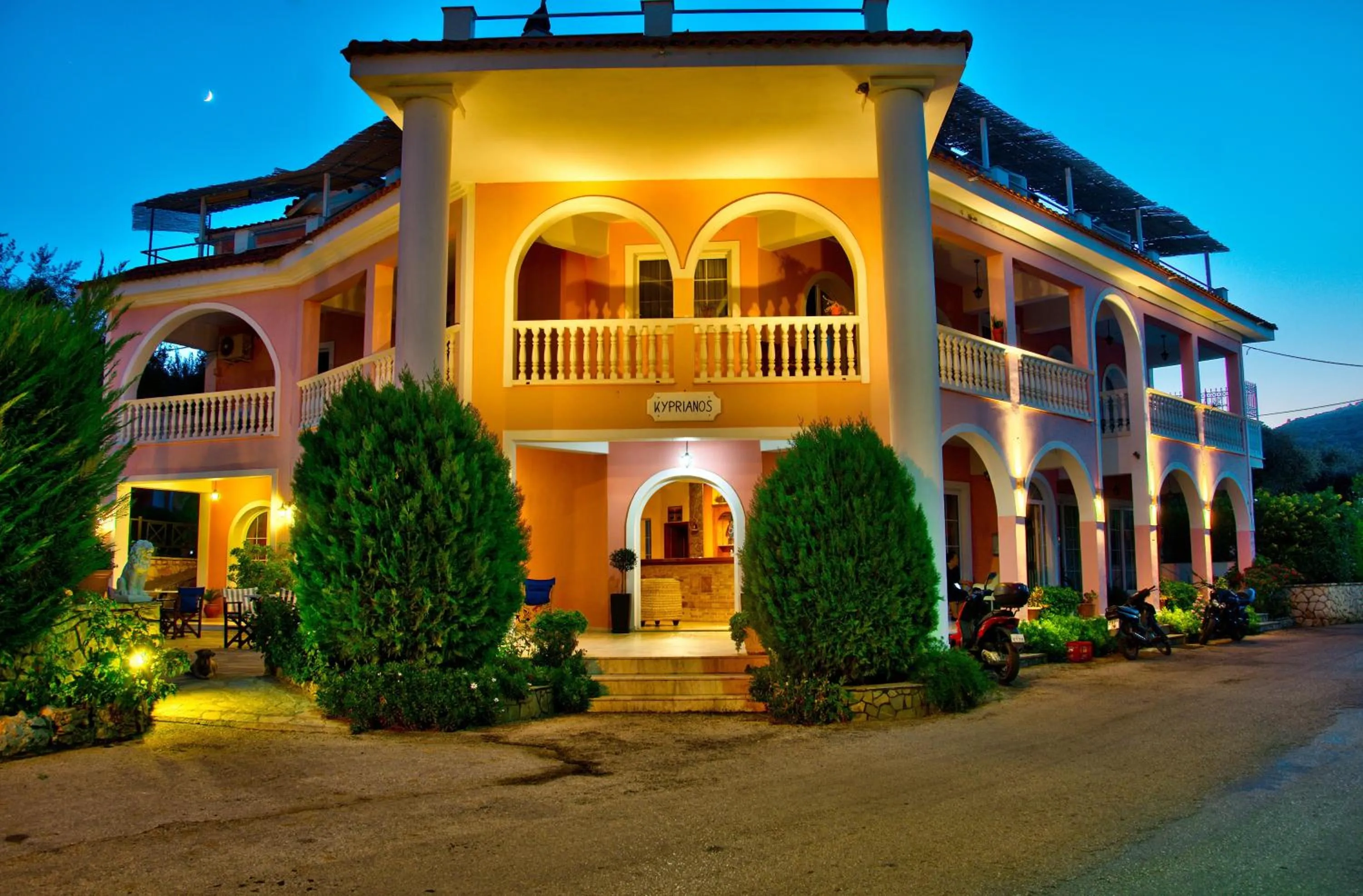 Facade/entrance in Kyprianos