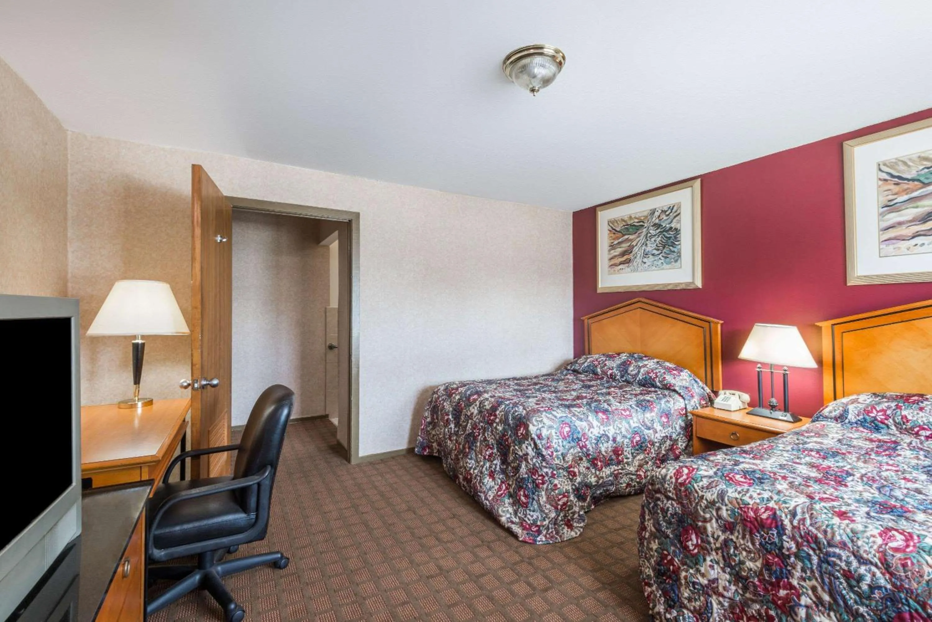 Photo of the whole room, Bed in Elite Inn