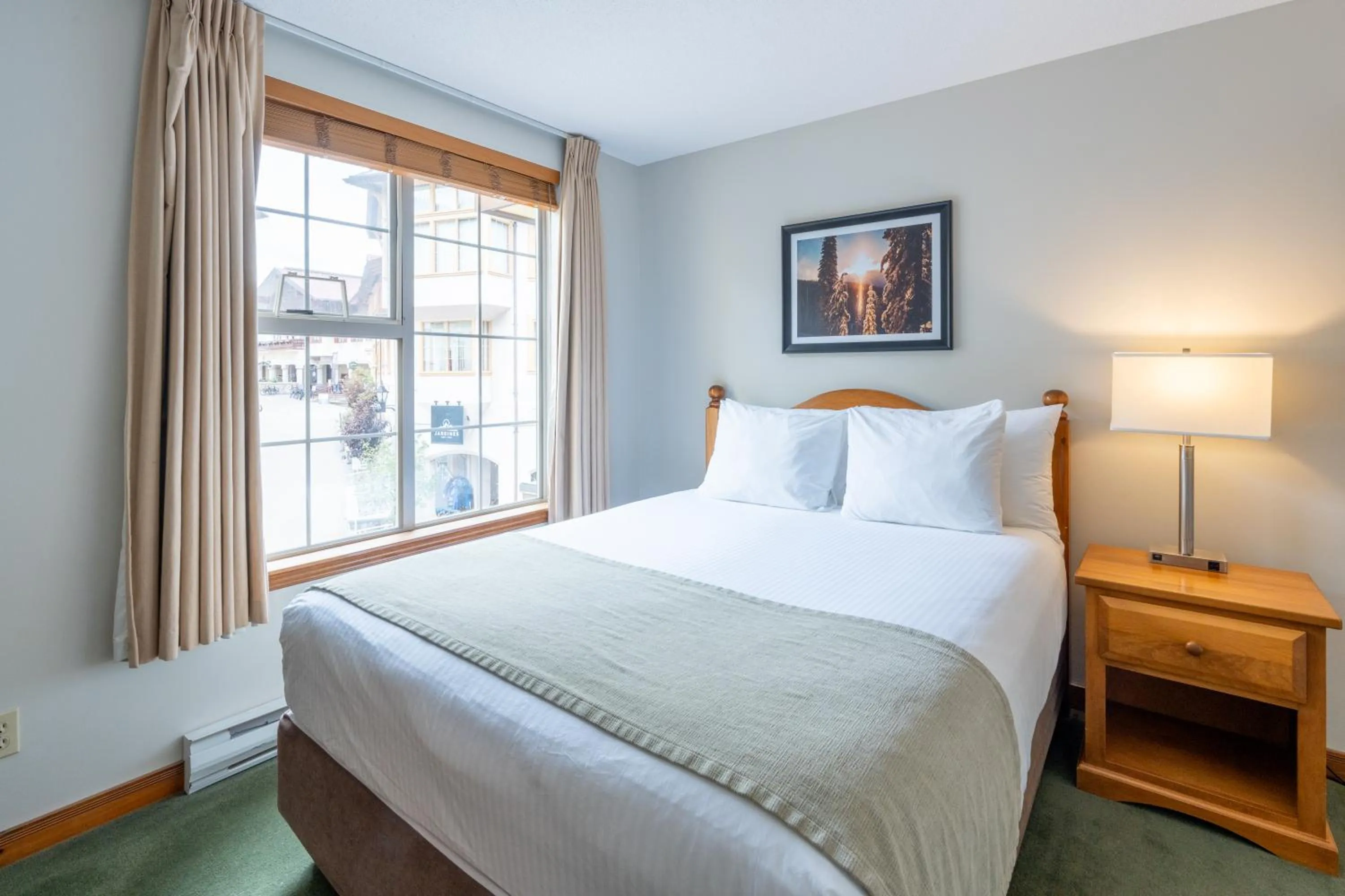 Bedroom, Bed in Sundance Lodge
