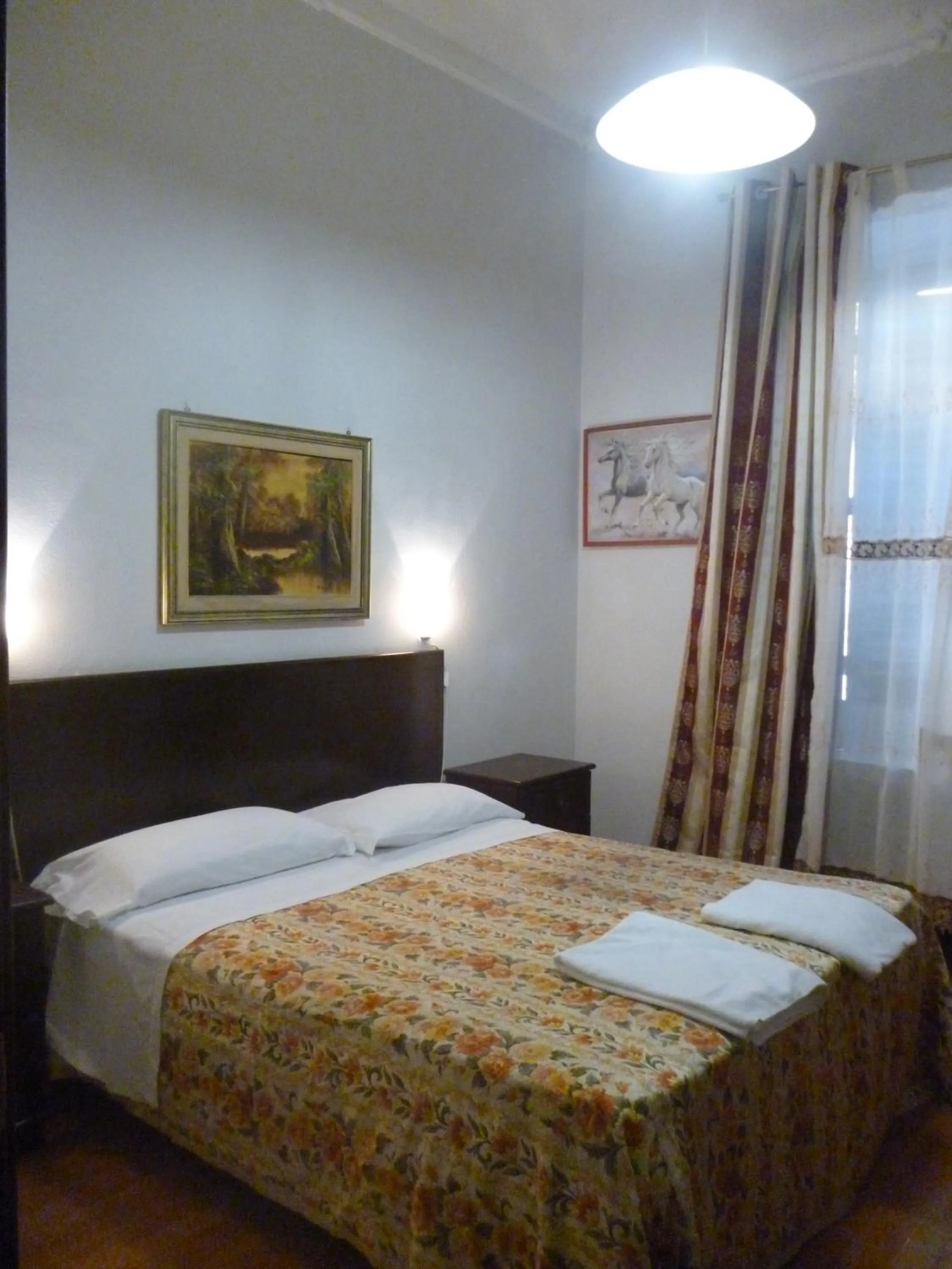 Photo of the whole room, Bed in Hotel Gloria