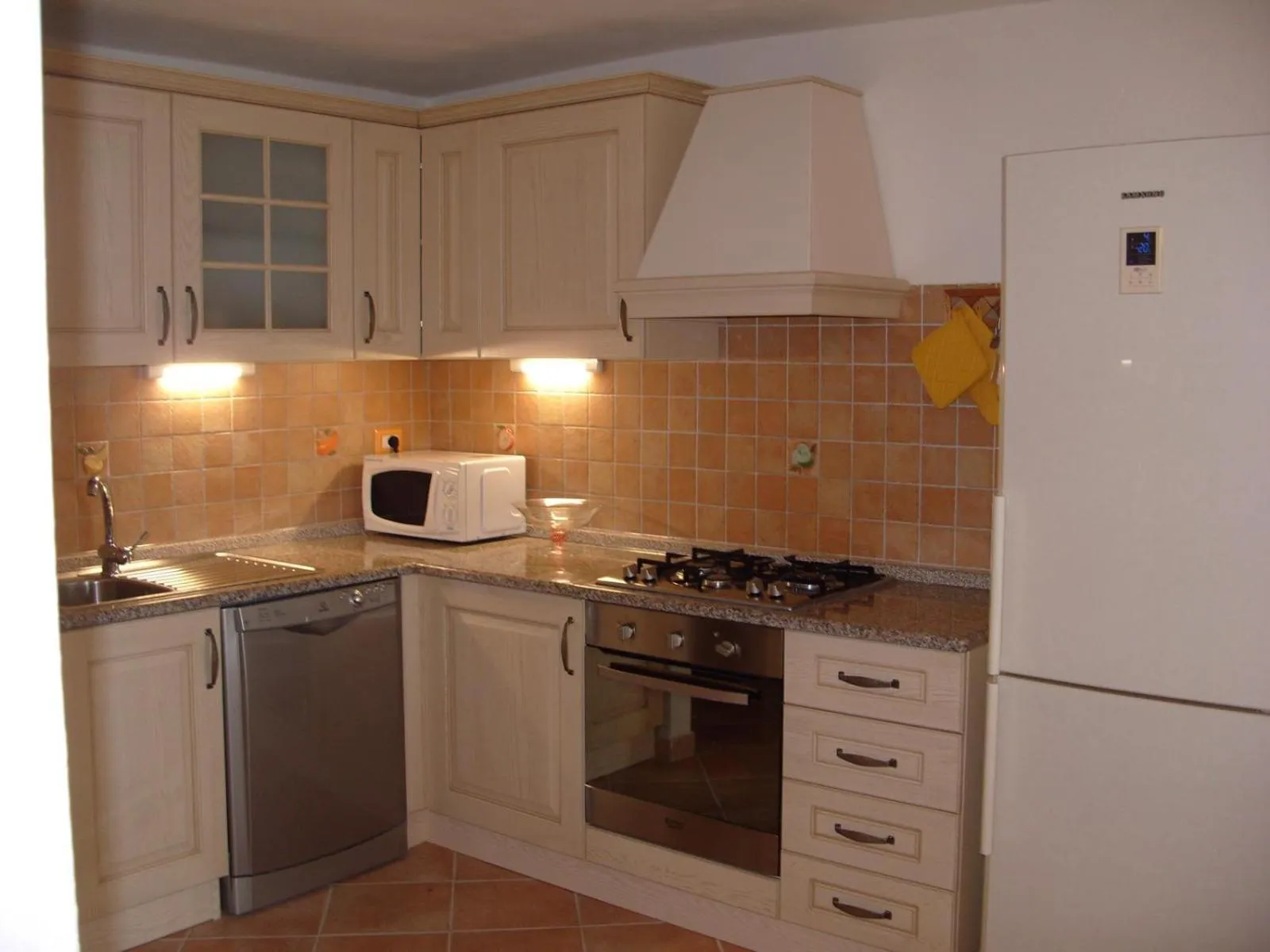 Kitchen or kitchenette in Marinella, Sardegna