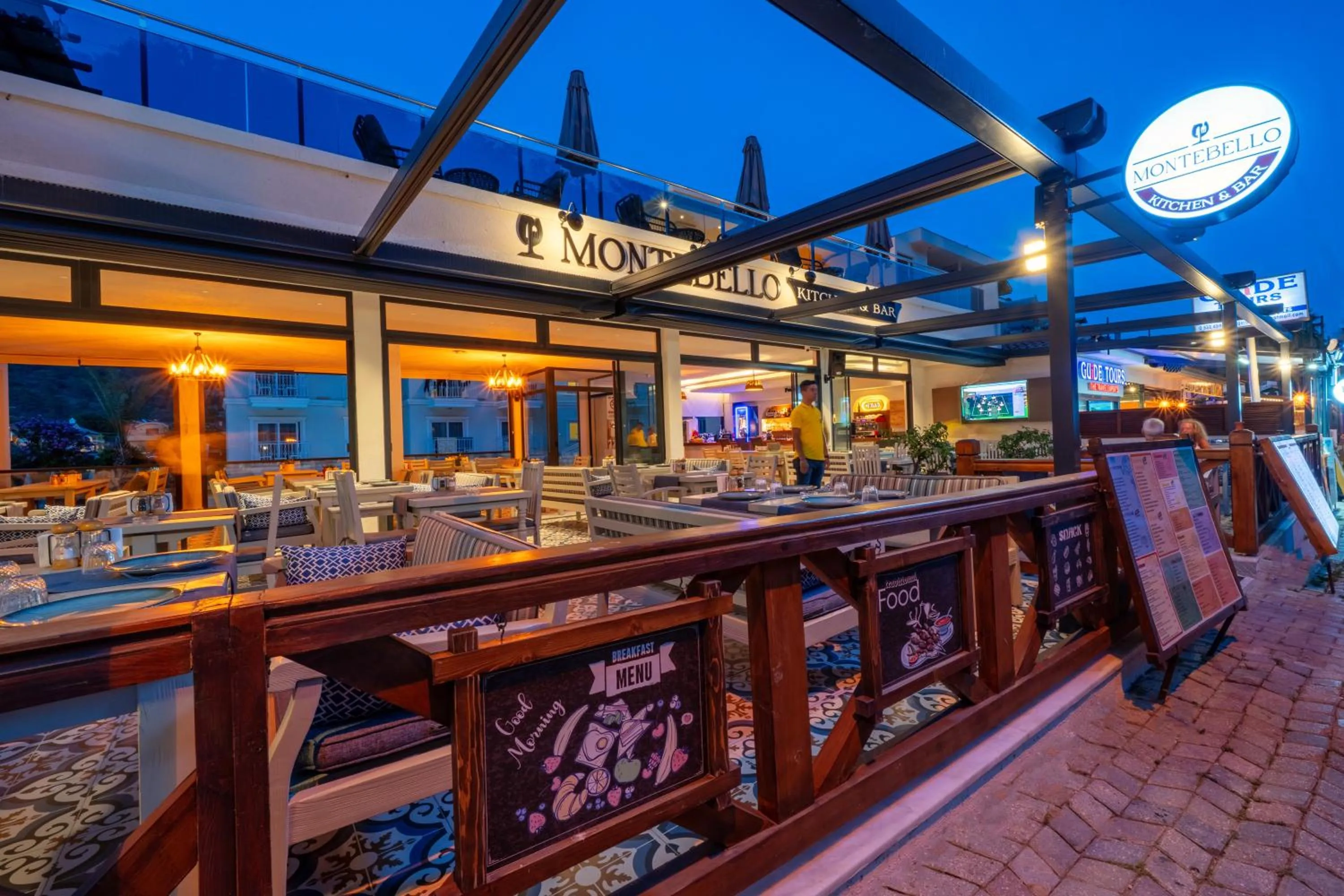 Montebello Deluxe Hotel