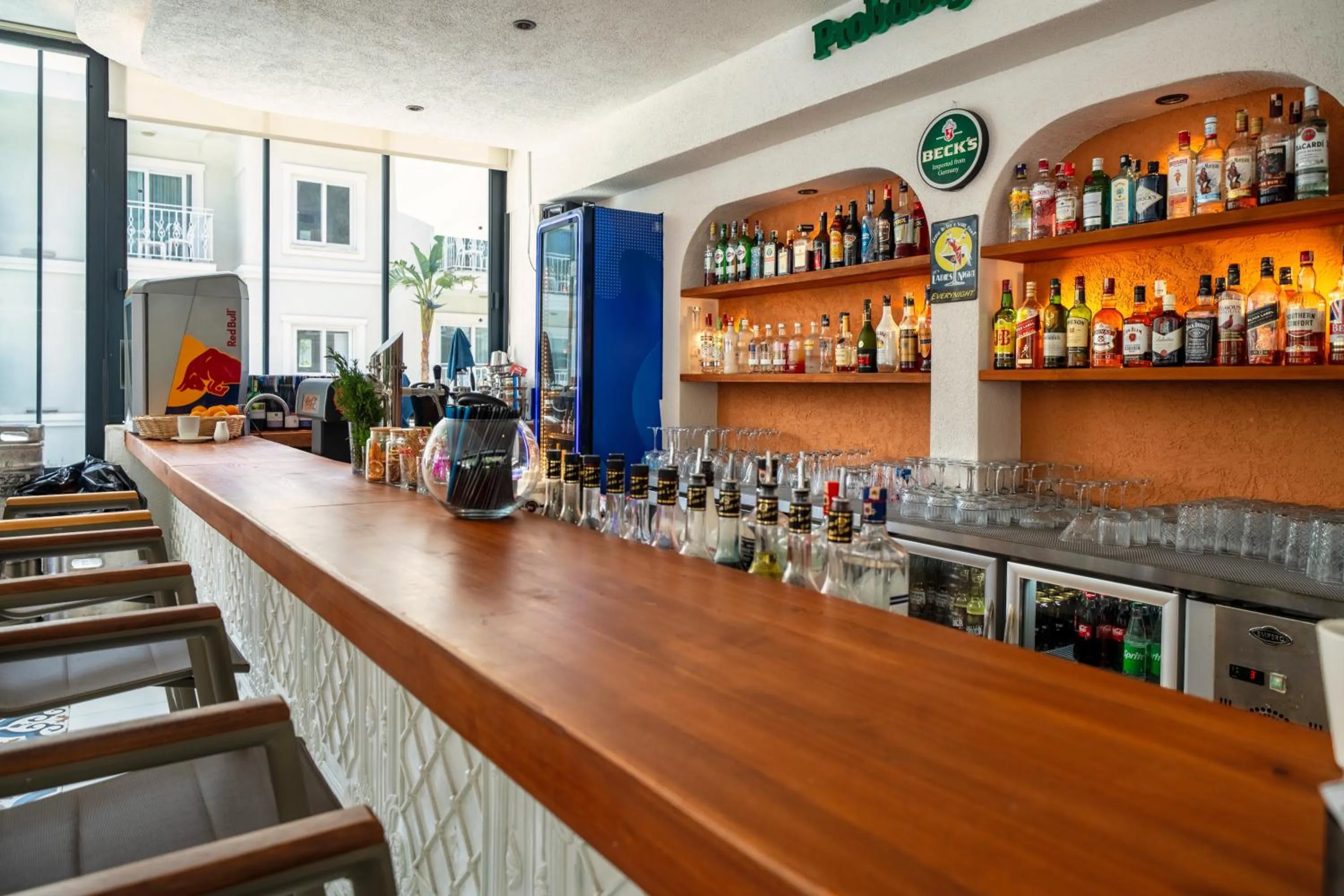 Montebello Deluxe Hotel