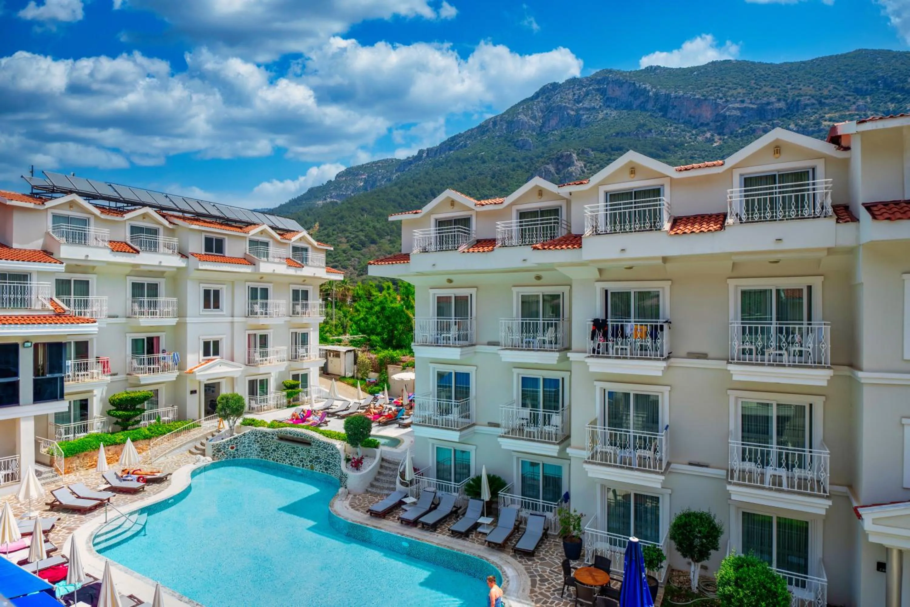 Montebello Deluxe Hotel