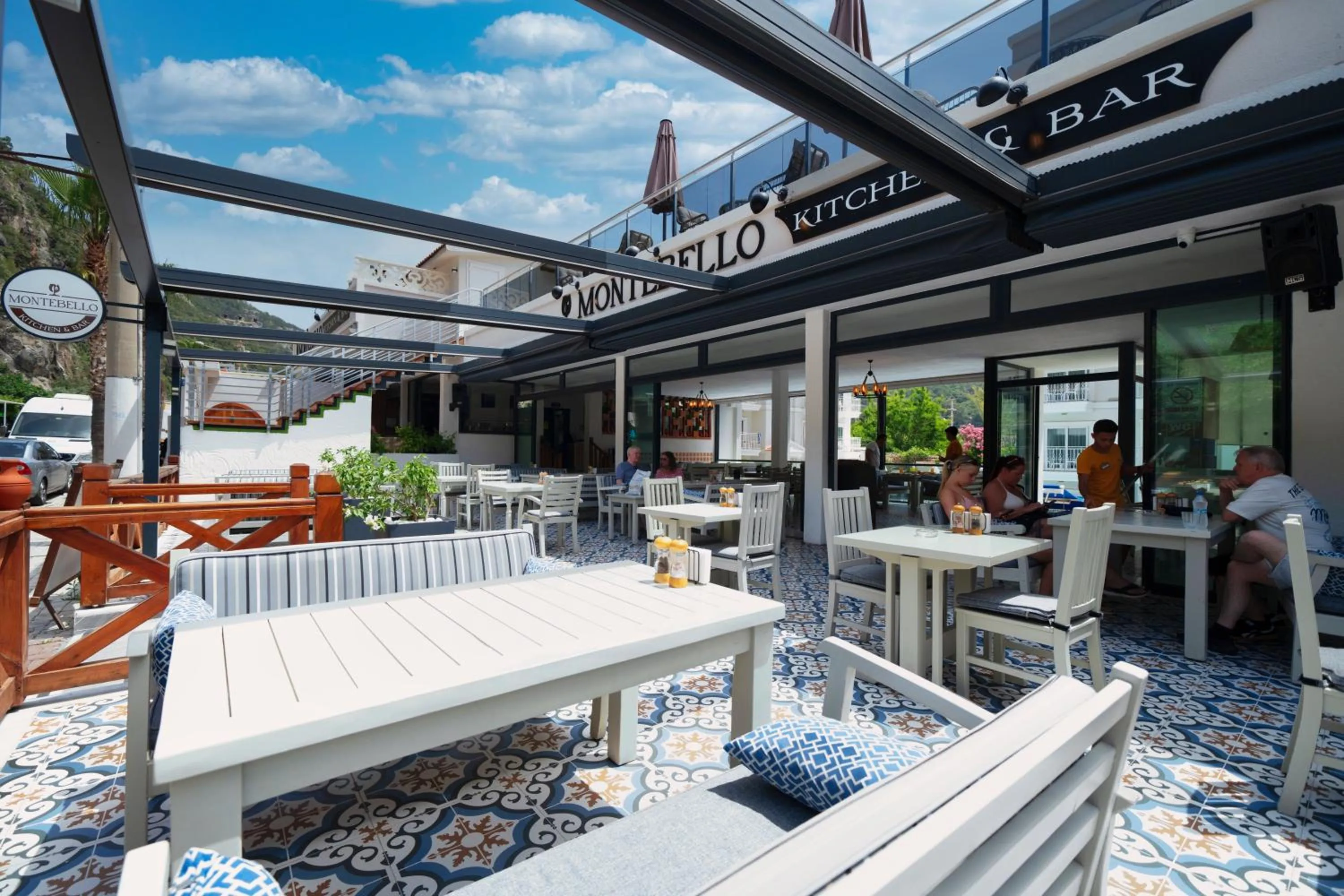 Montebello Deluxe Hotel