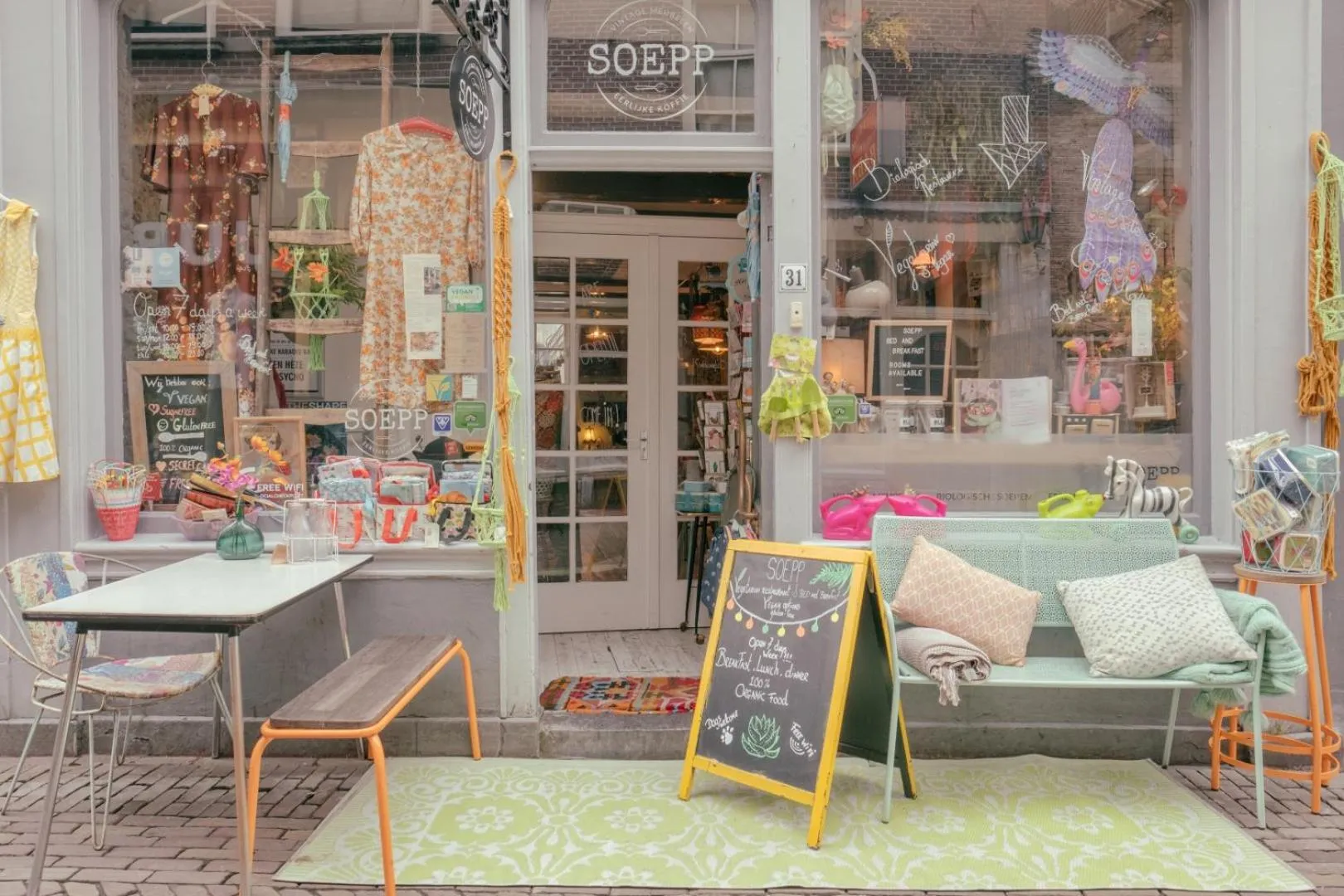 Property building in SOEPP hotel & restaurant