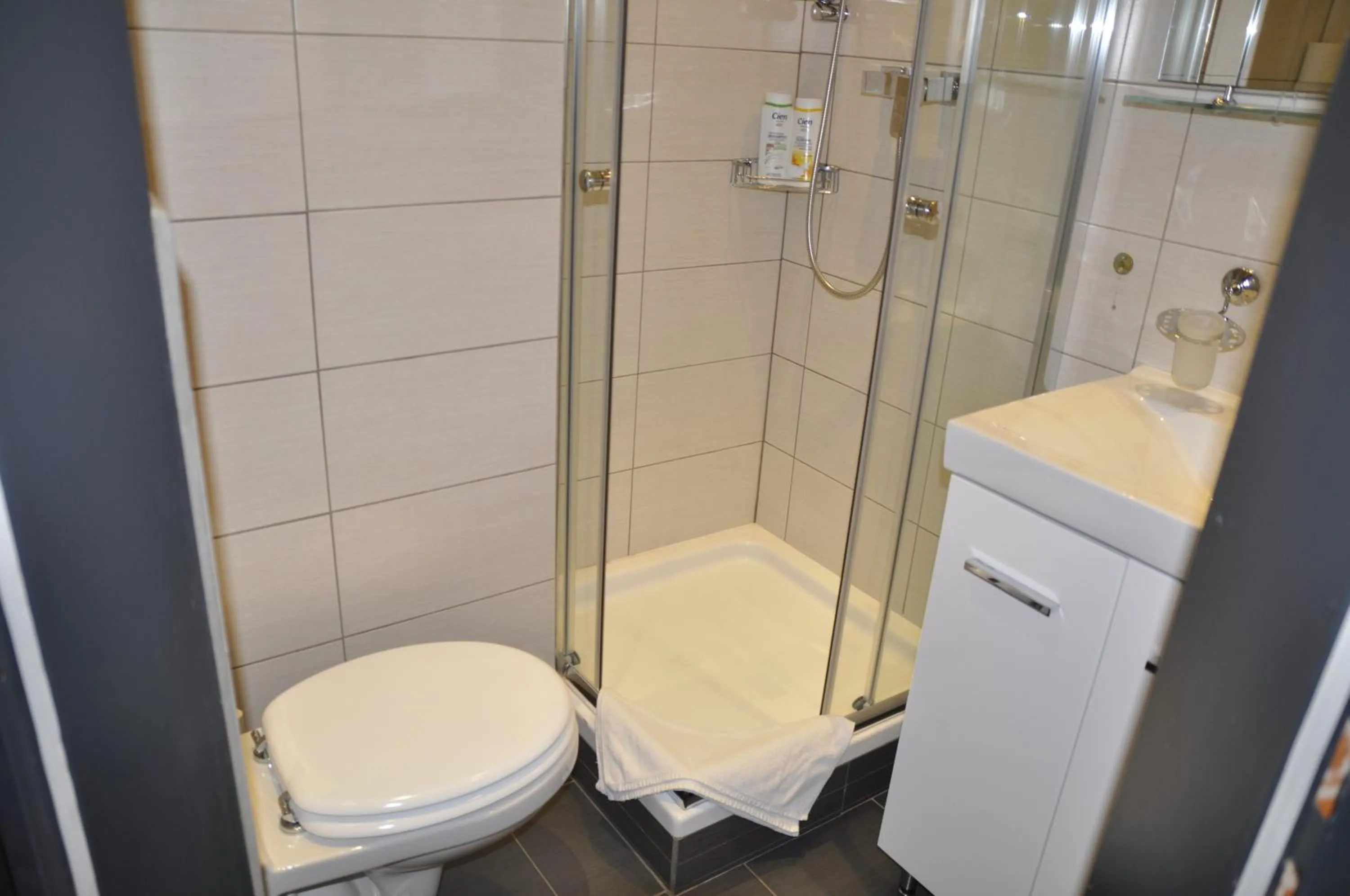 Bathroom in Arnes Hotel Vienna