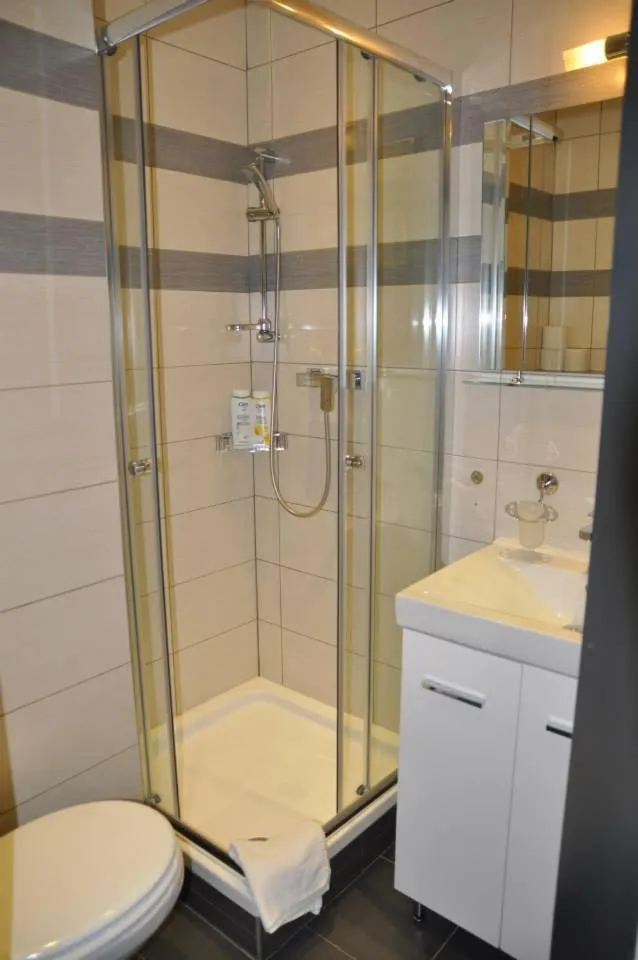 Bathroom in Arnes Hotel Vienna