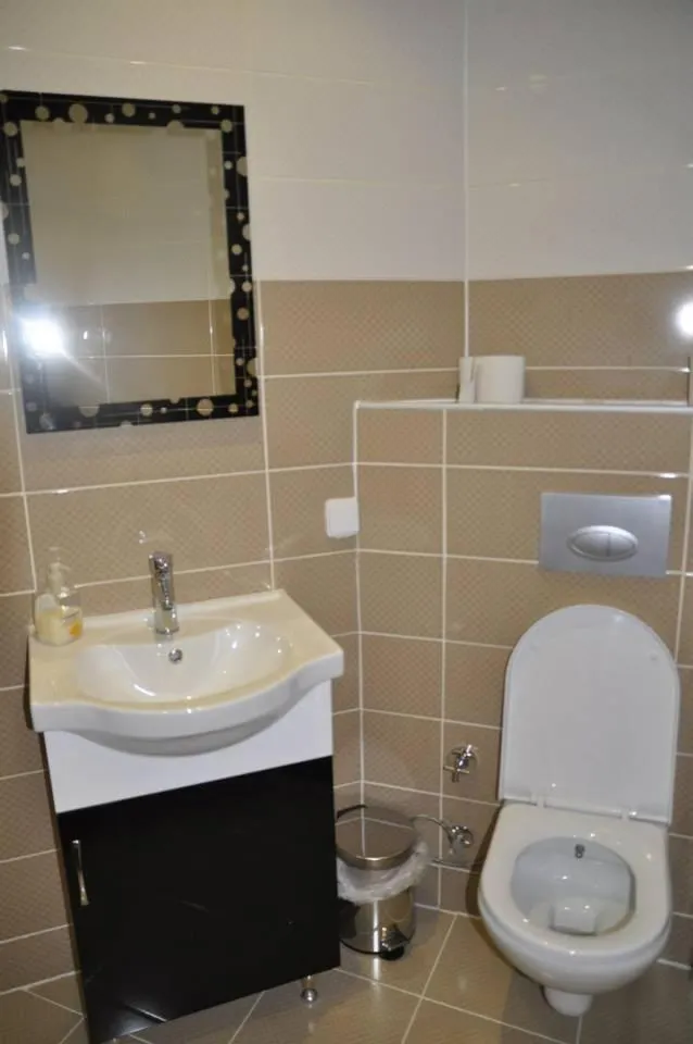 Bathroom in Arnes Hotel Vienna