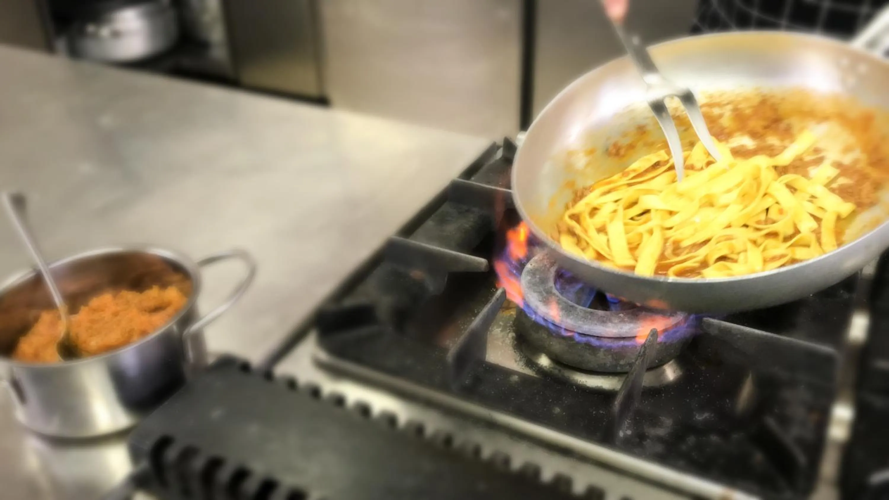 Restaurant/places to eat in Hotel Caesar