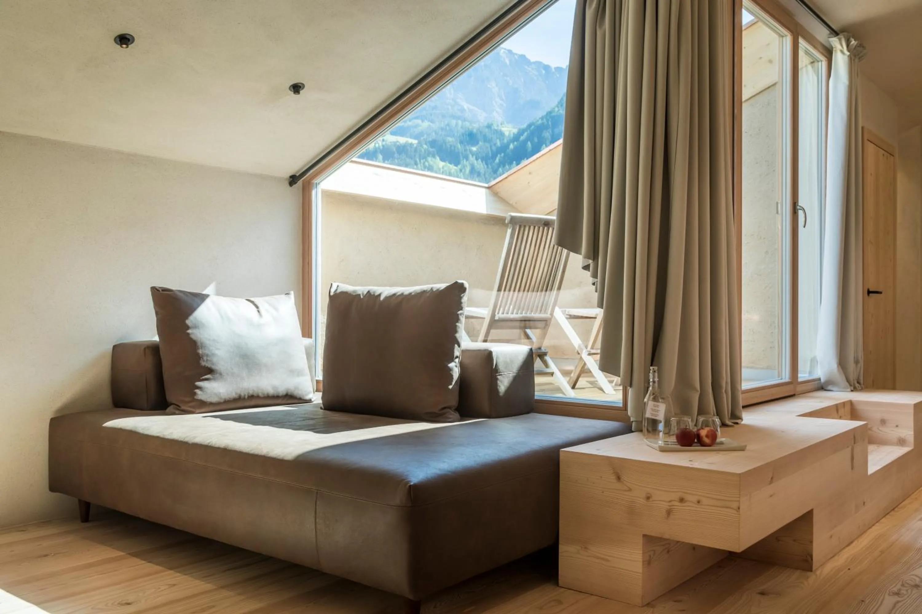 Living room, Bed in Hotel Bad Schörgau
