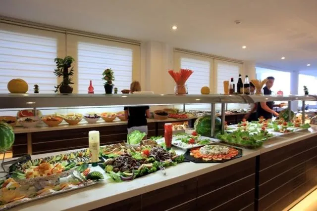 Restaurant/places to eat in Montebello Resort Hotel - All Inclusive