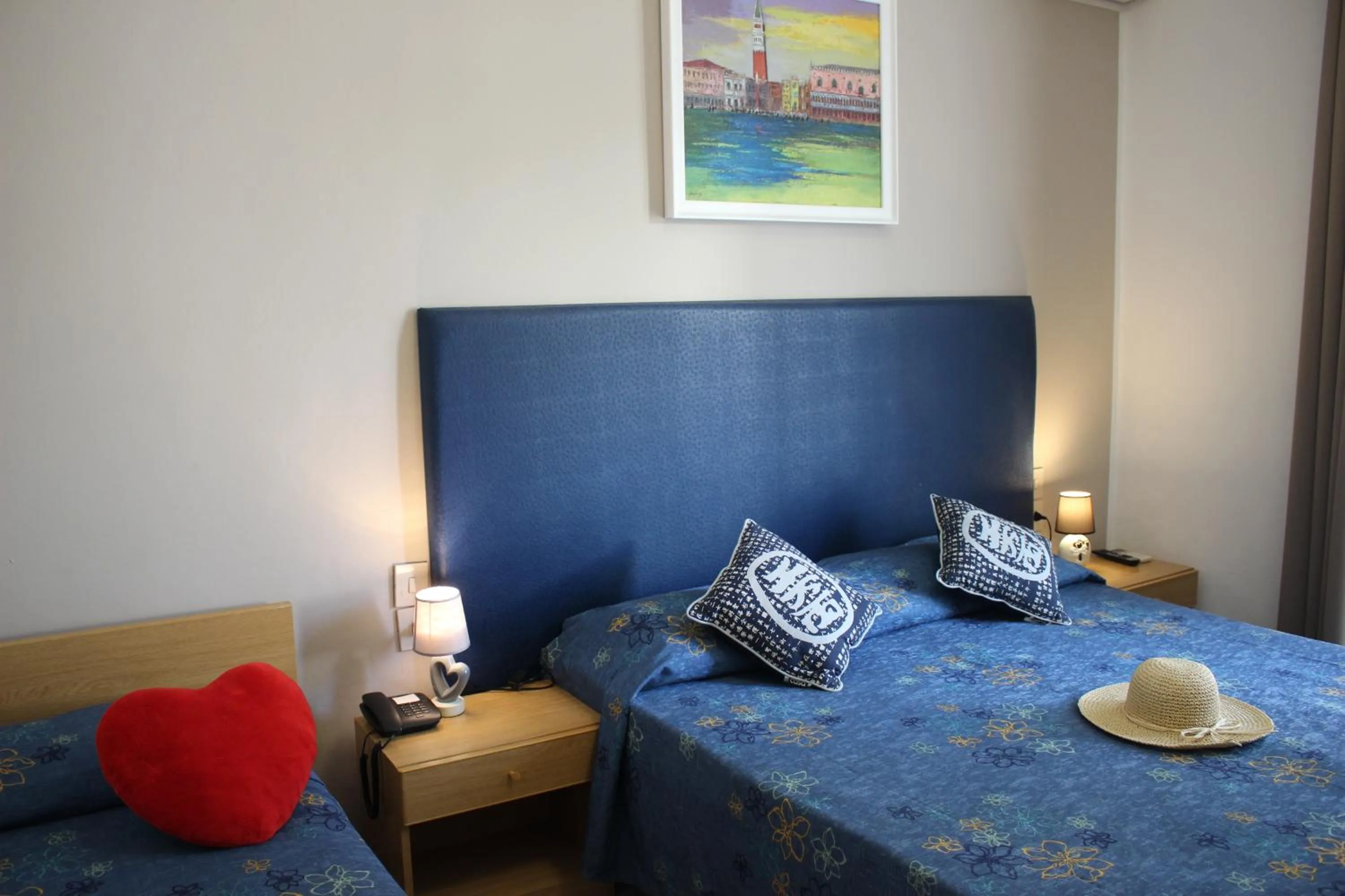 Bed in Hotel Danubio