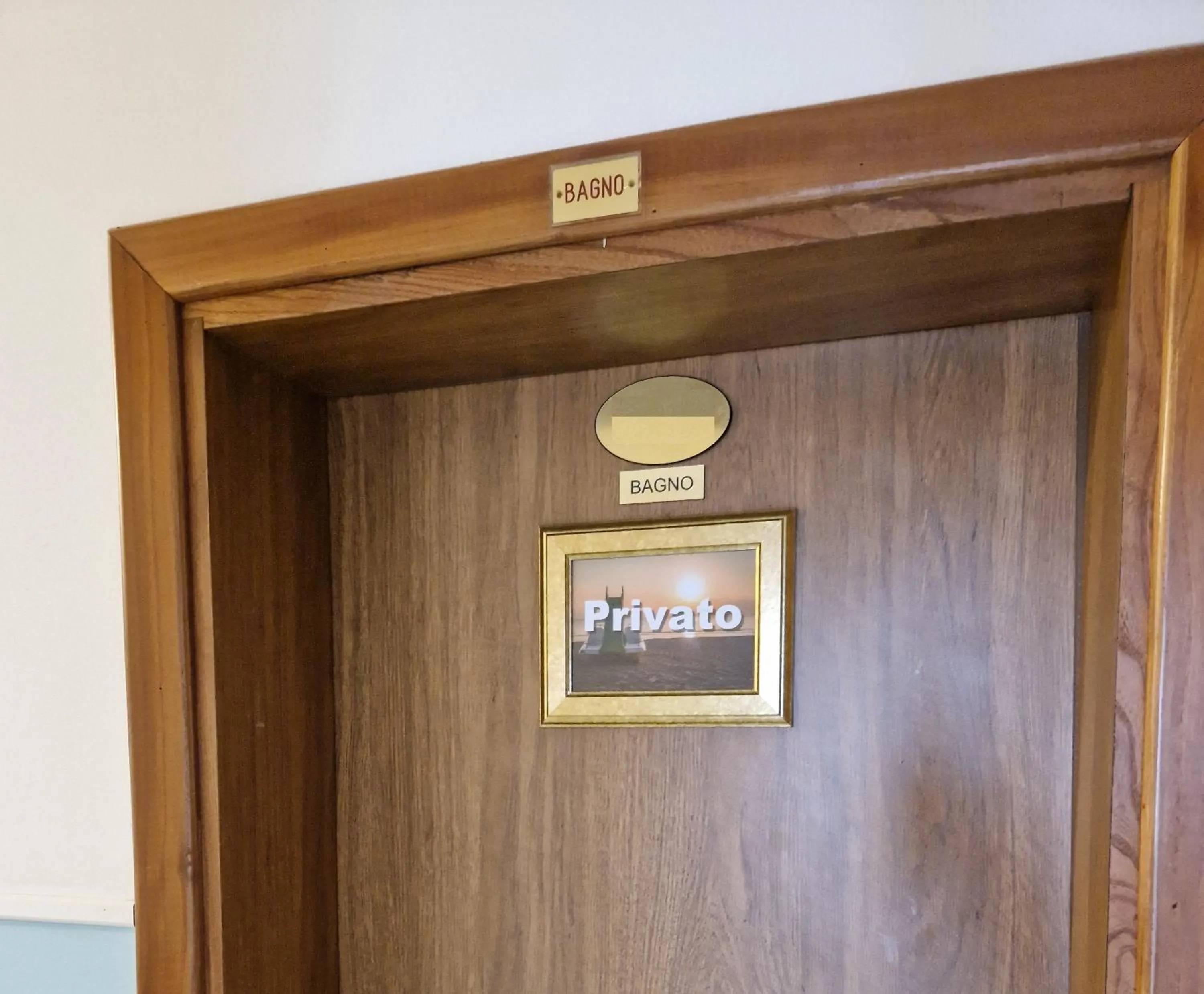 Shower in Hotel Danubio