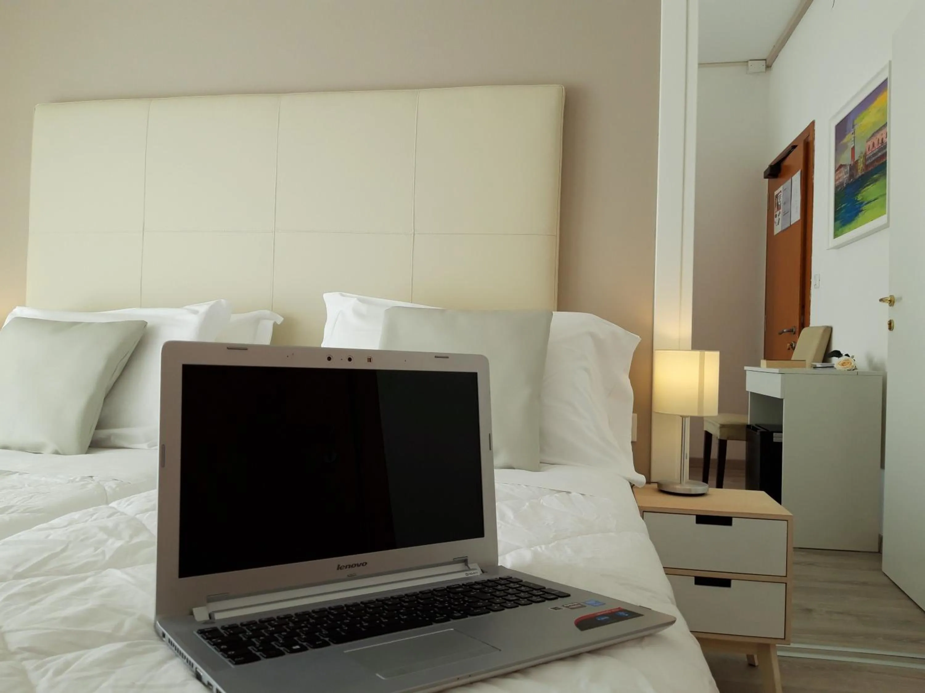 Beach, Bed in Hotel Danubio