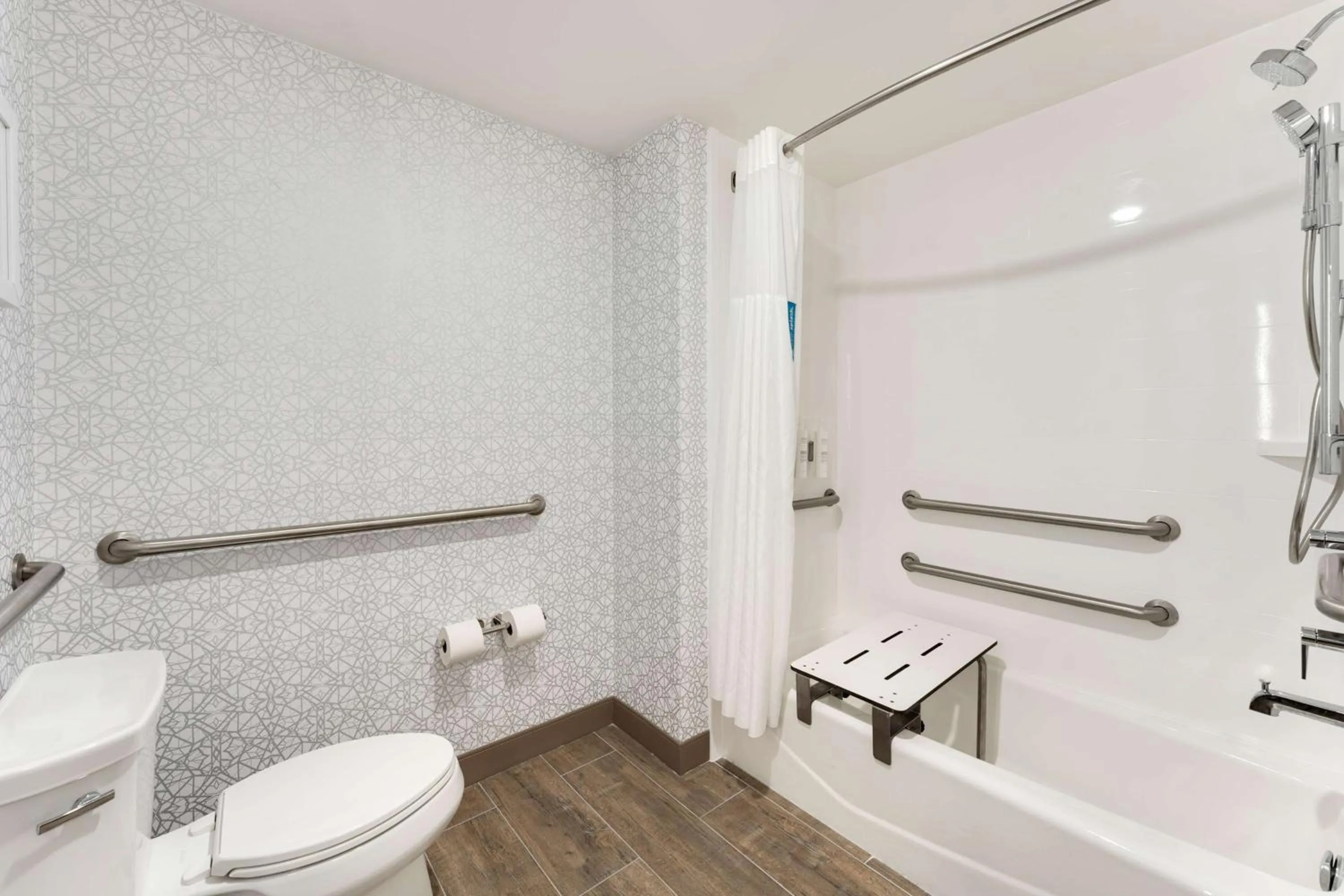 Bathroom in Hampton Inn Milford