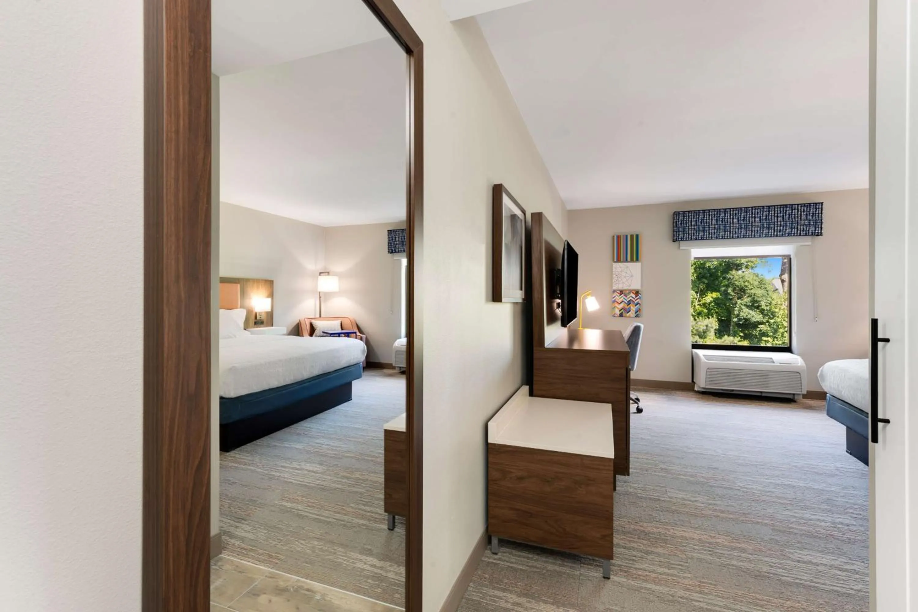 Bed in Hampton Inn Milford