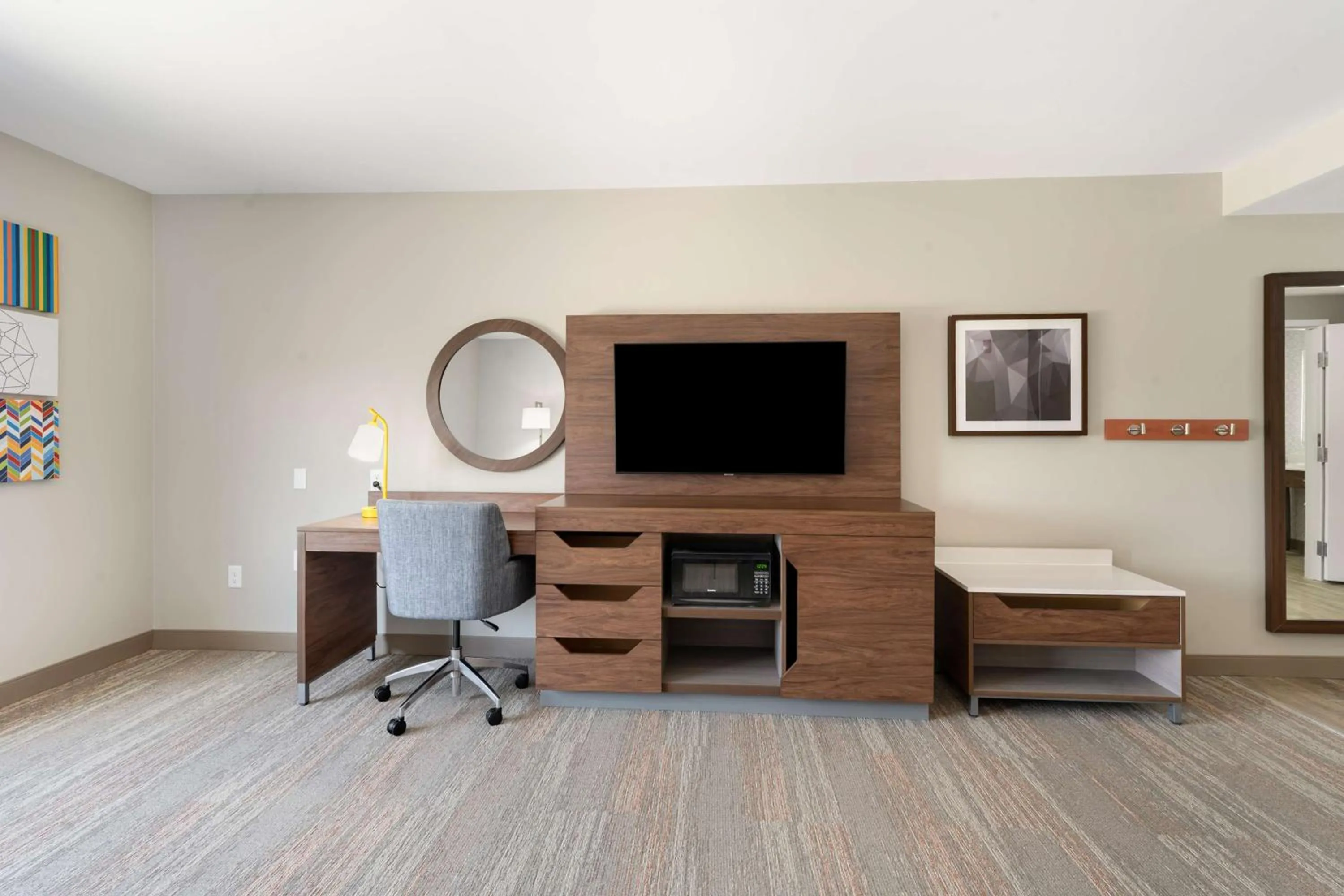 Bedroom in Hampton Inn Milford