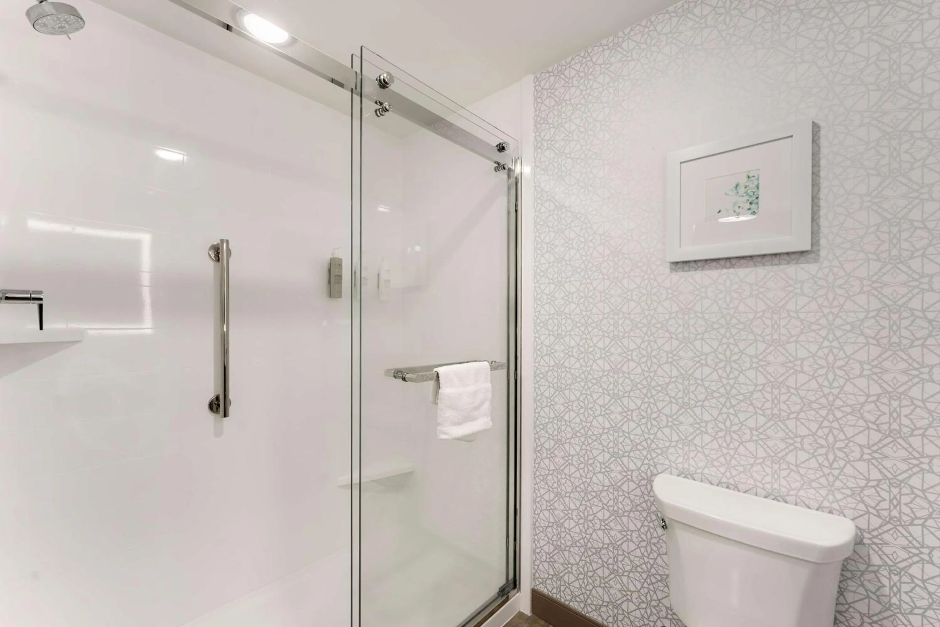 Bathroom in Hampton Inn Milford