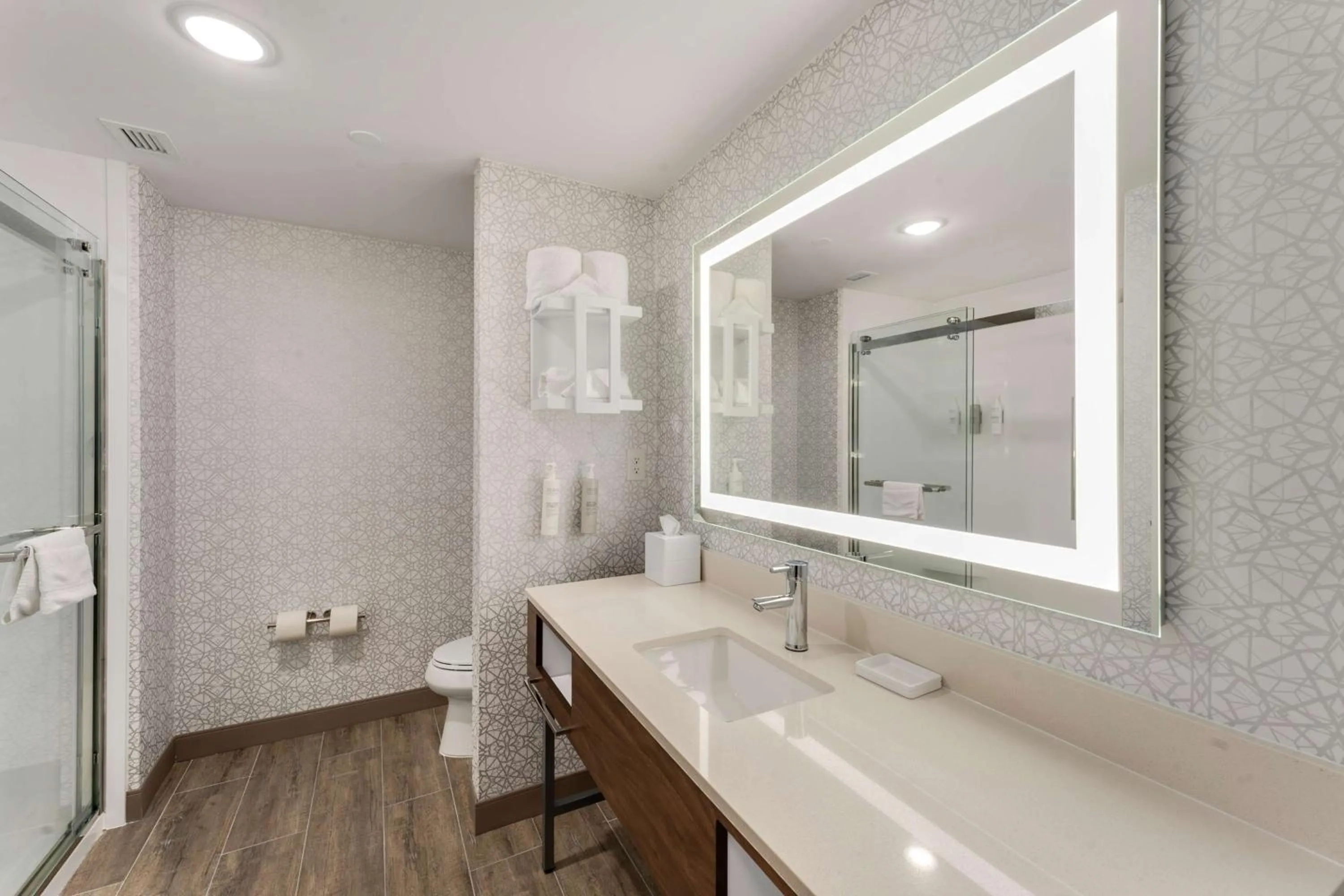 Bathroom in Hampton Inn Milford