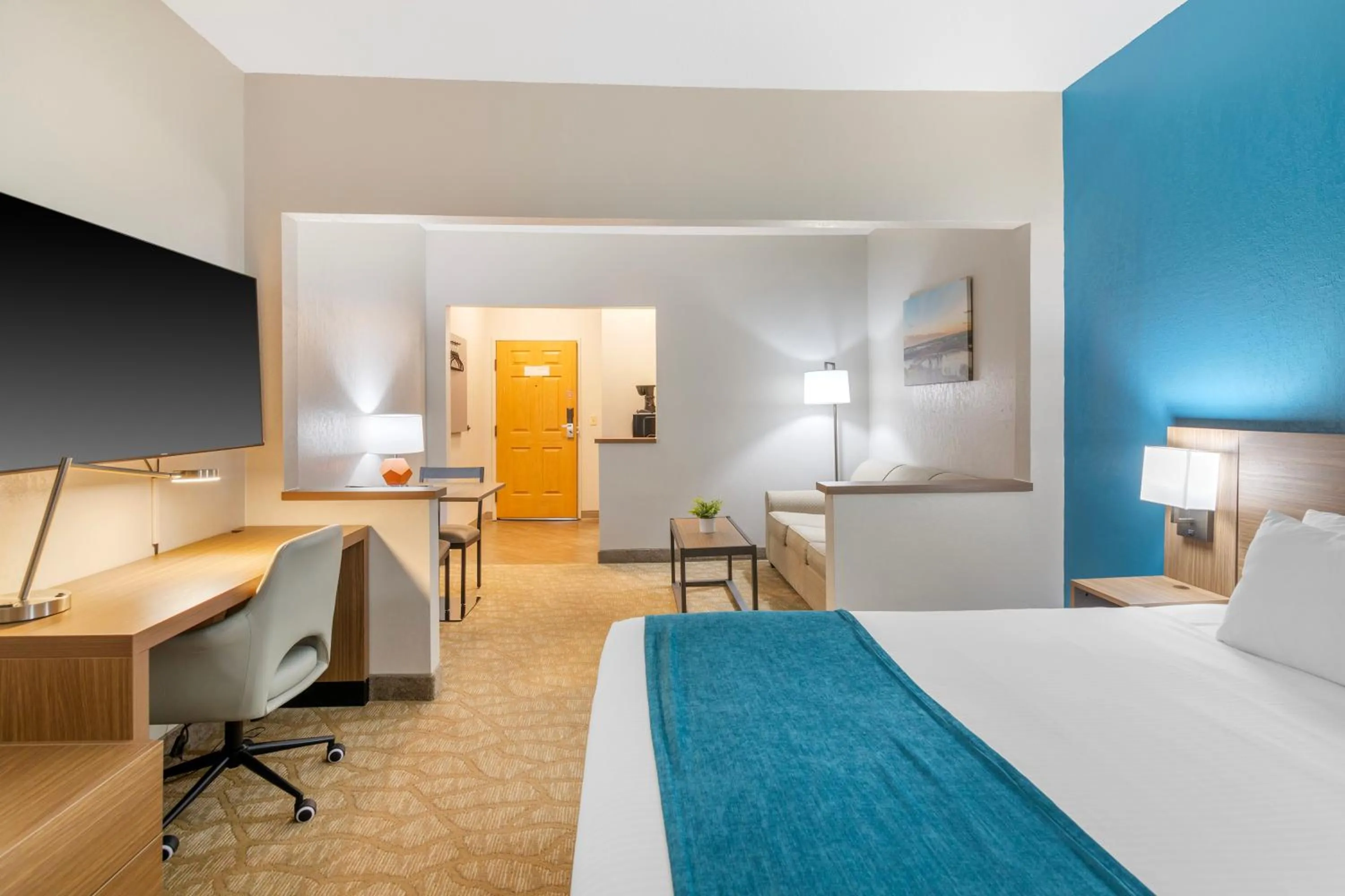 Bedroom, Bed in EverSpring Suites