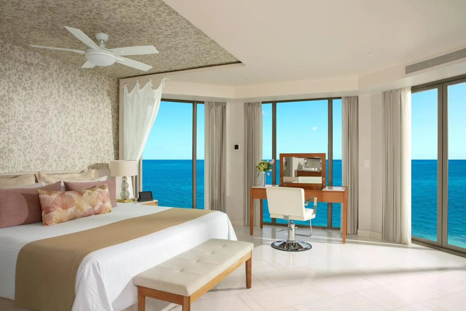 Bedroom, Bed in Dreams Riviera Cancun Resort & Spa - All Inclusive