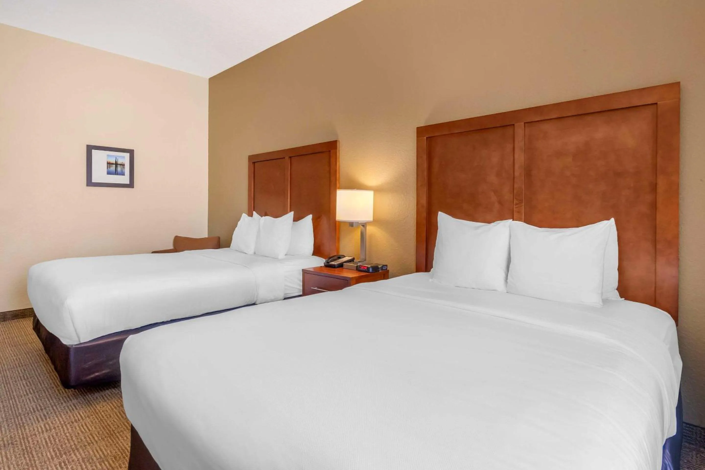 Bedroom, Bed in Comfort Inn & Suites Northeast - Gateway
