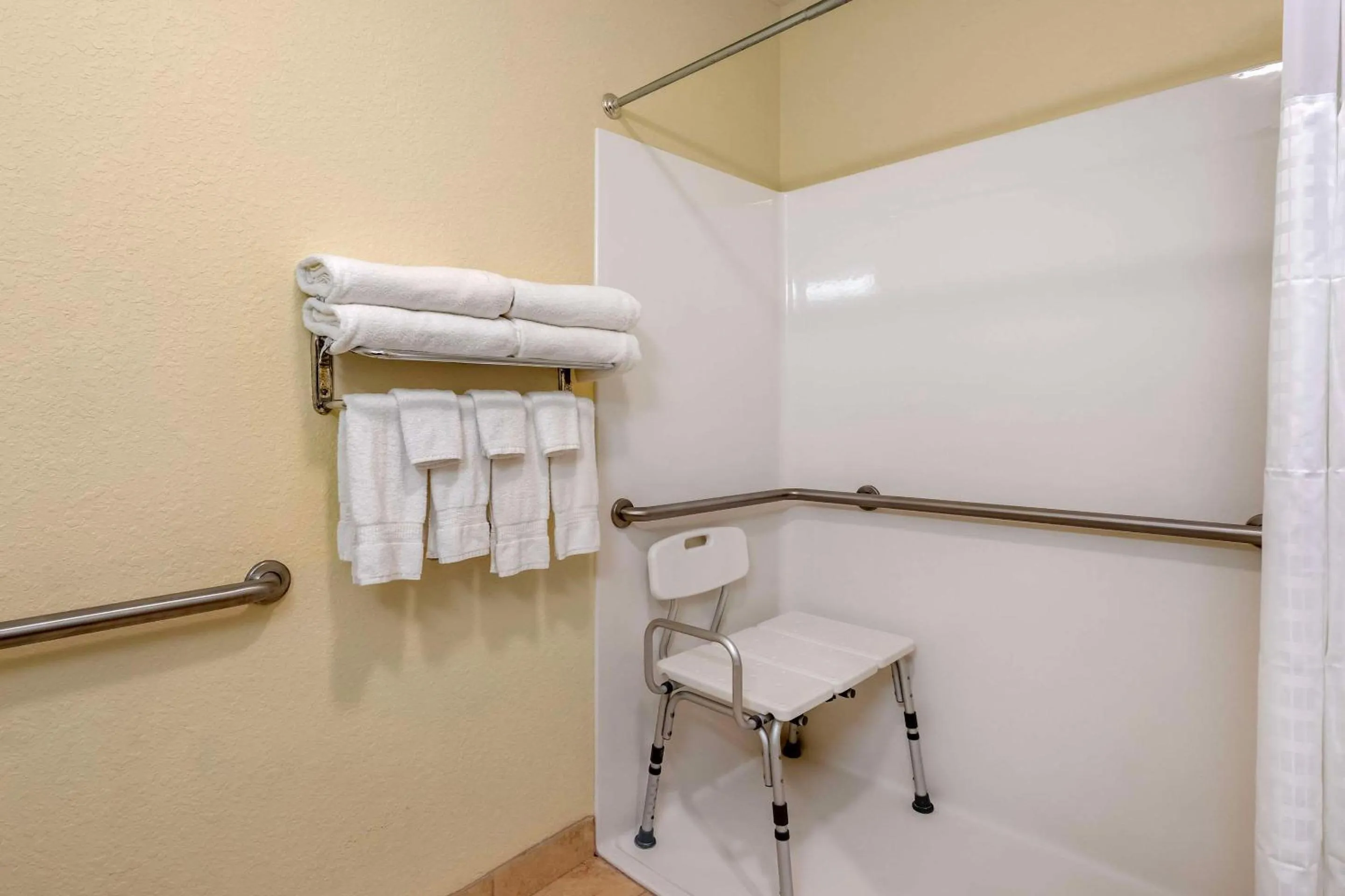 Bedroom in Comfort Inn & Suites Northeast - Gateway