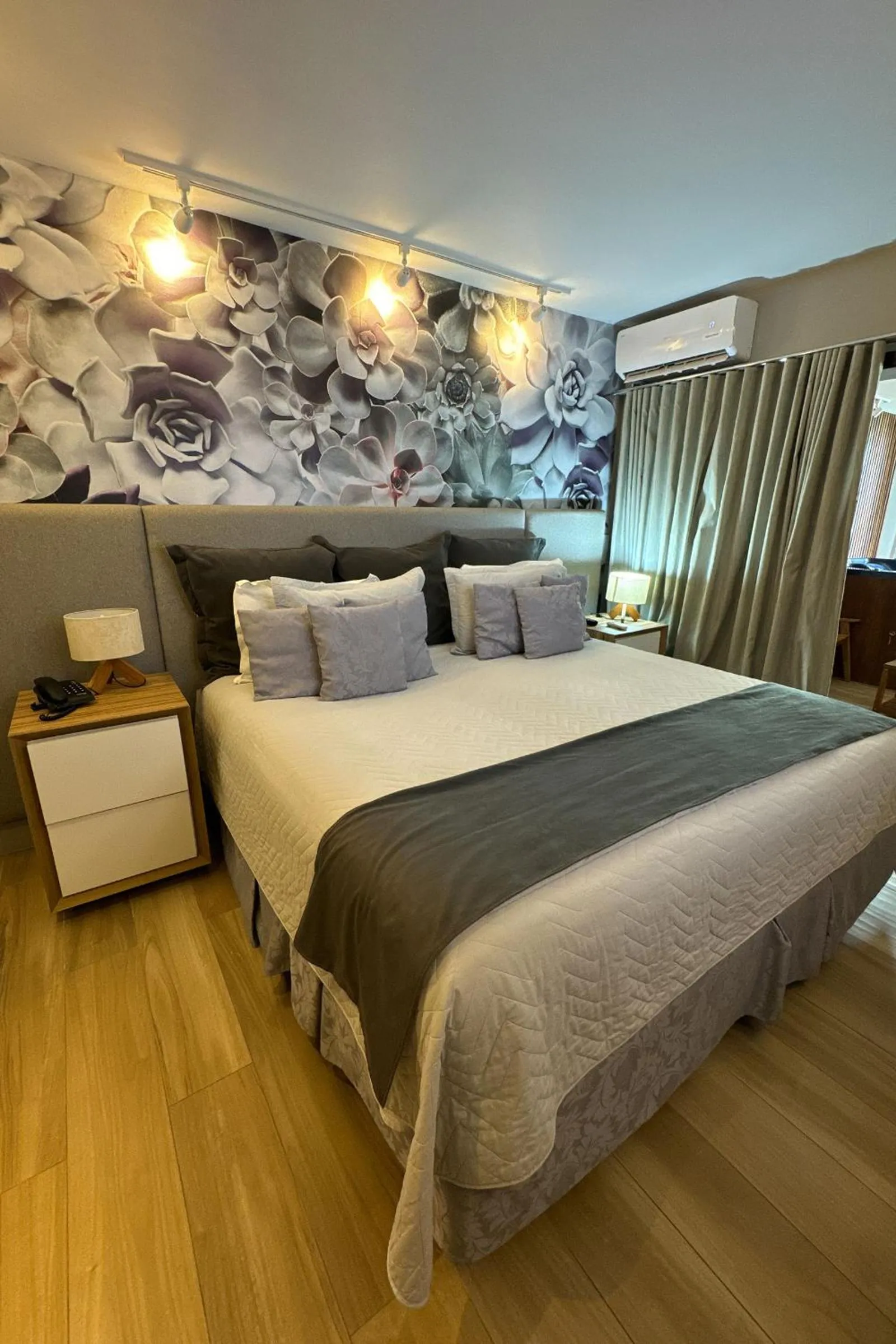 Bed in Wembley Inn Hotel